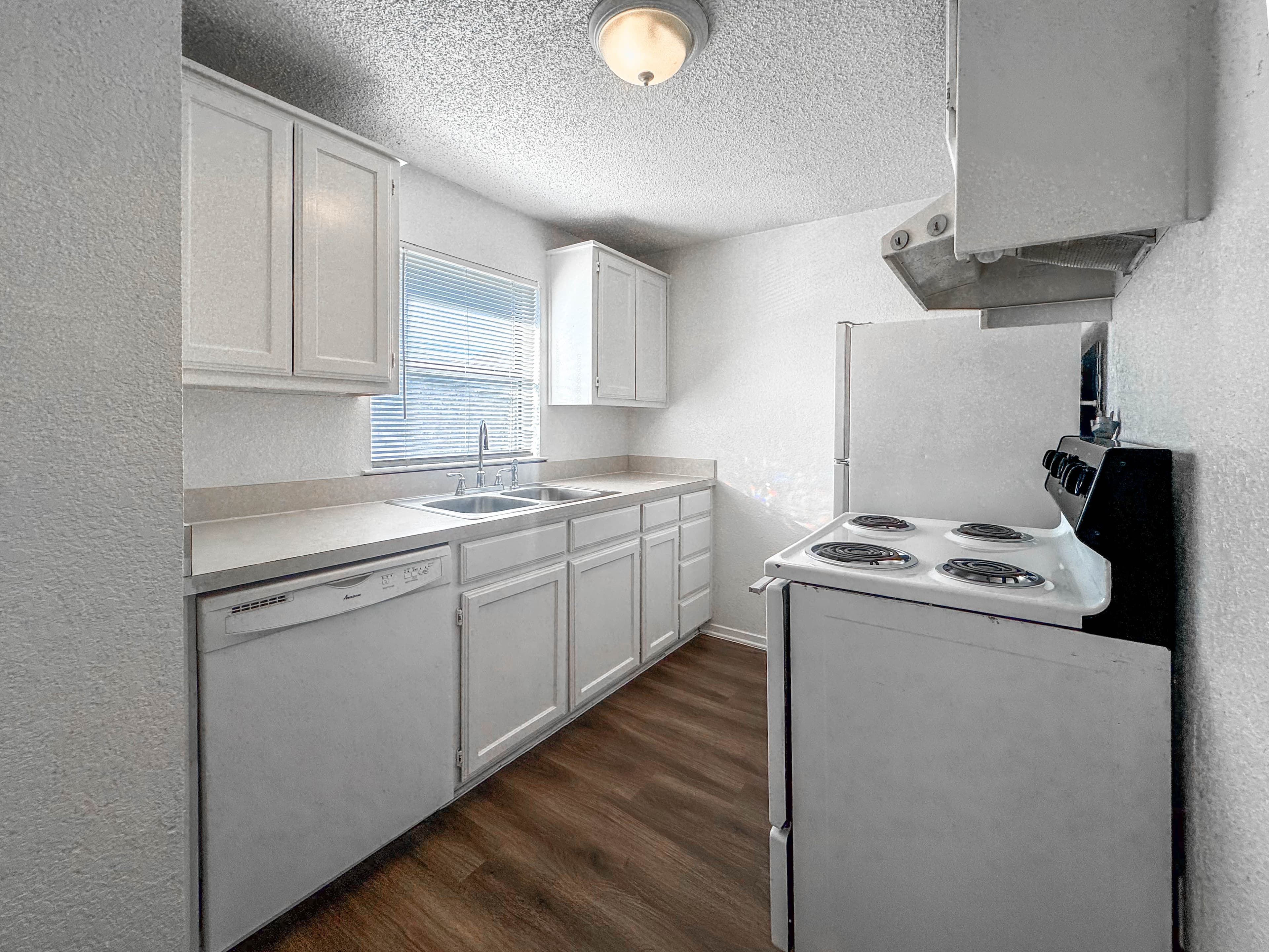 Scott Brown Properties — Elm Place Apartments - Photo 23