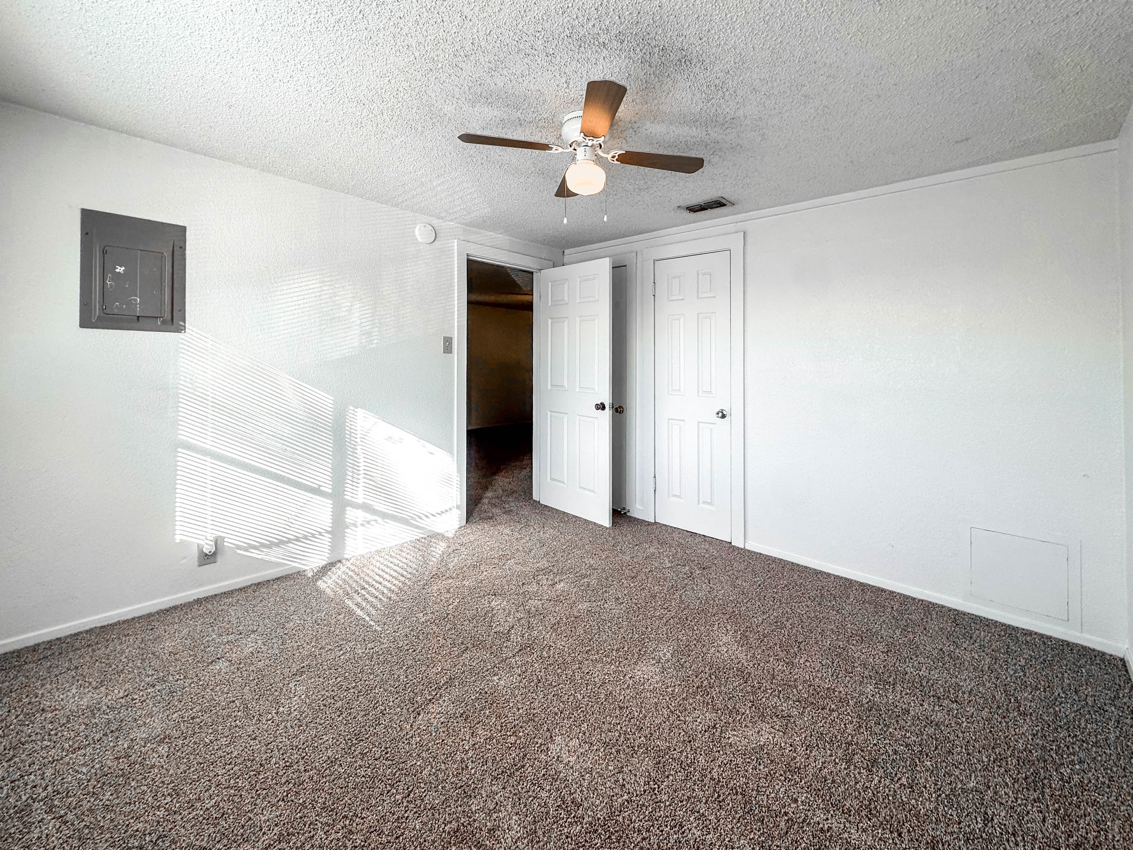 Scott Brown Properties — Elm Place Apartments - Photo 10