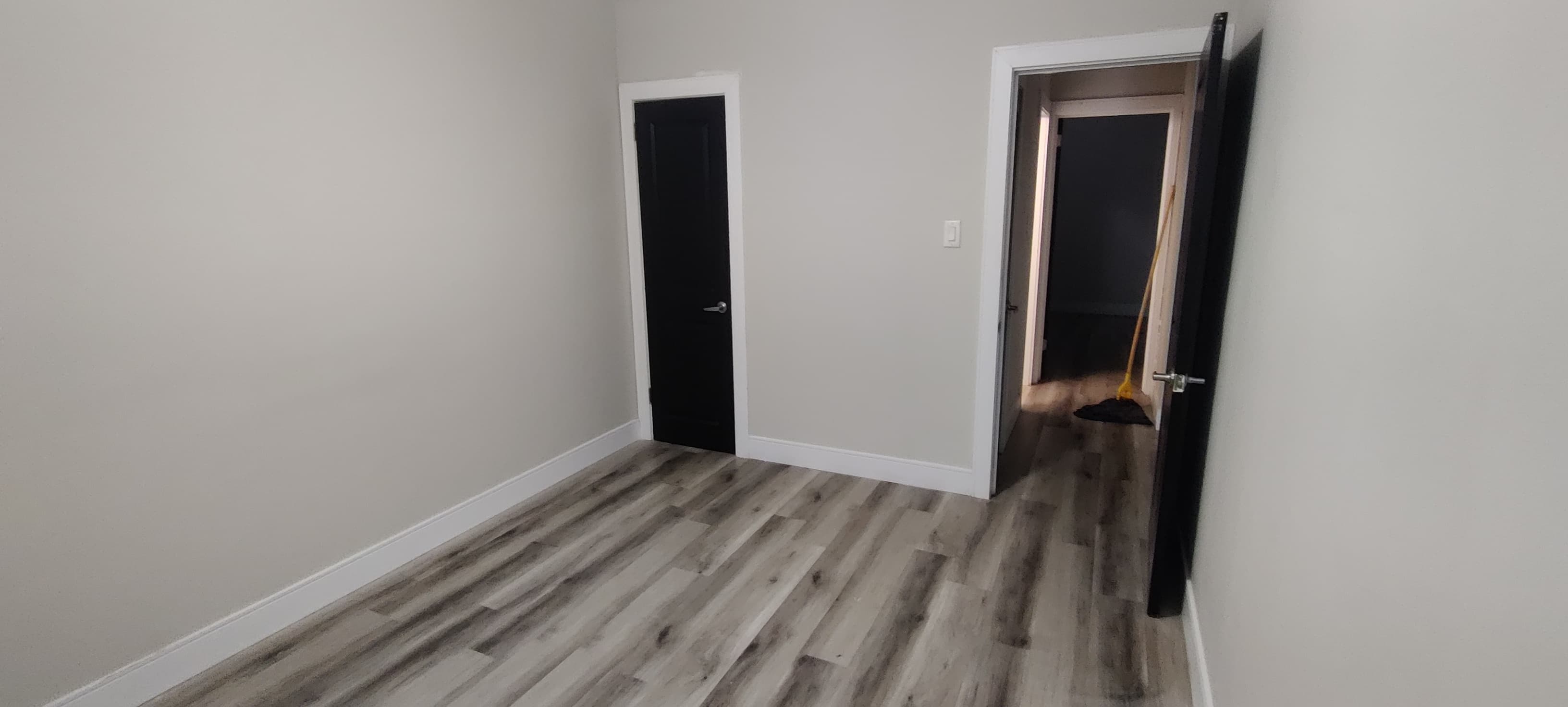 Whitehall Apartments - Photo 4