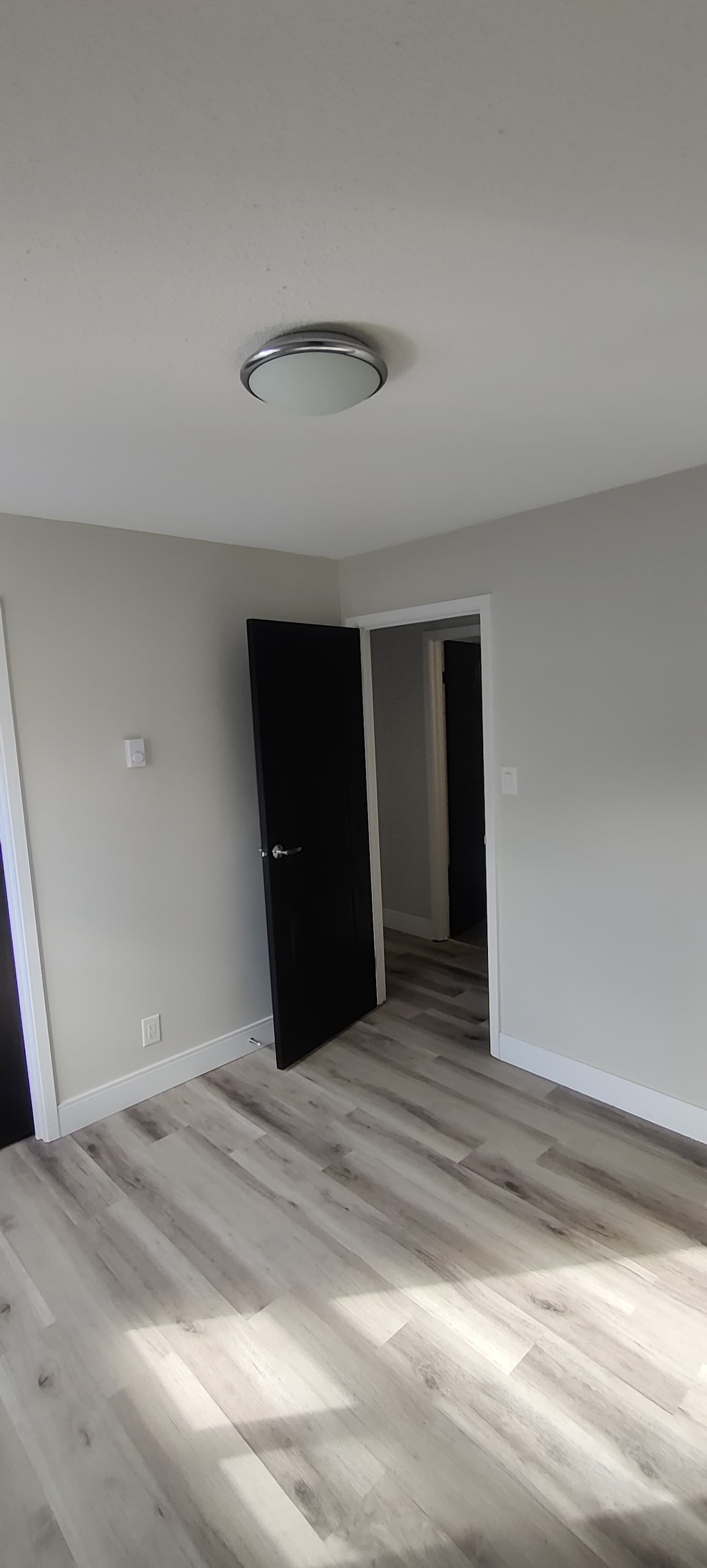 Whitehall Apartments - Photo 4