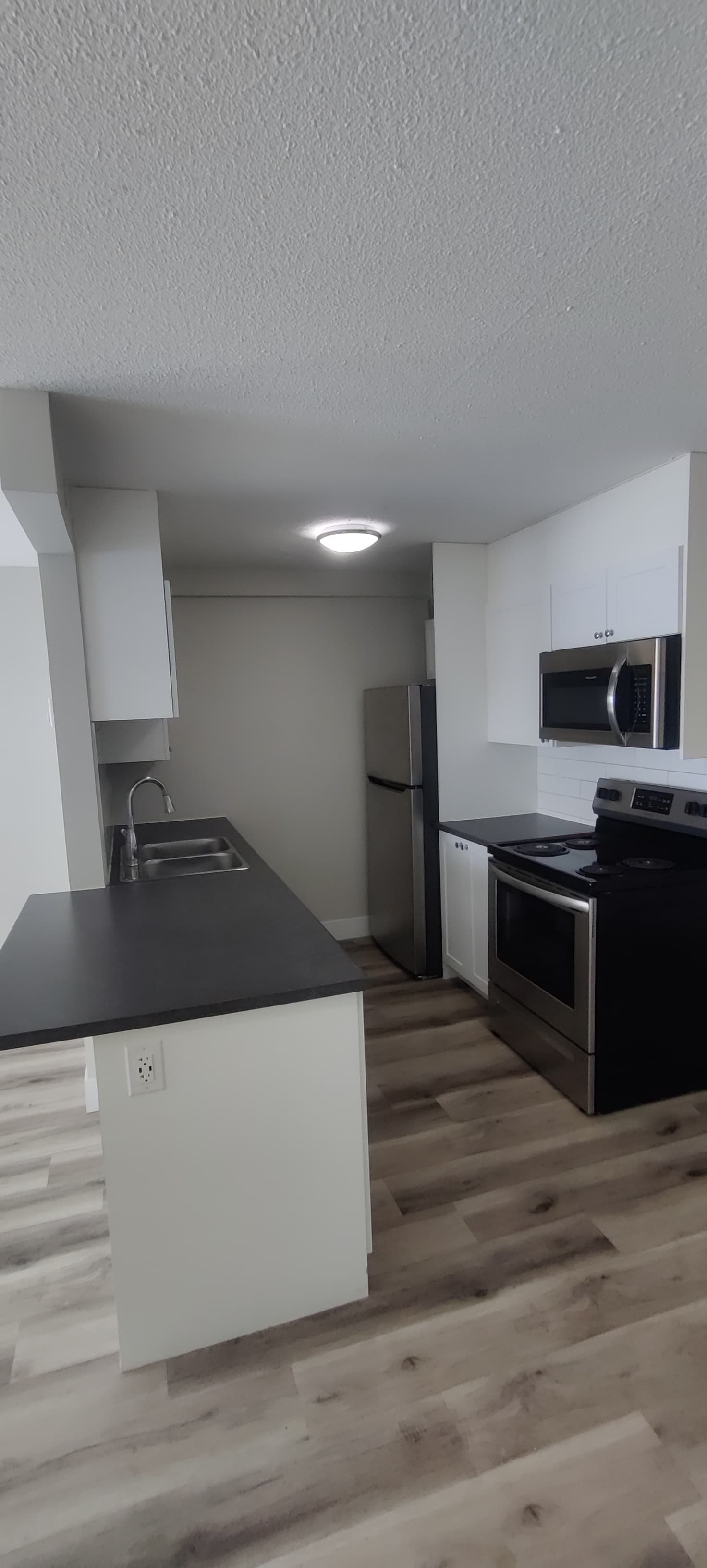 Whitehall Apartments - Photo 2
