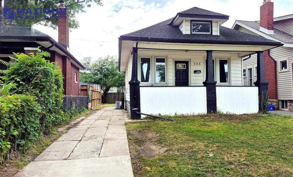 Maximum Property Solutions — 4 Bedroom(s) and 2 Bathroom(s) - Photo 2