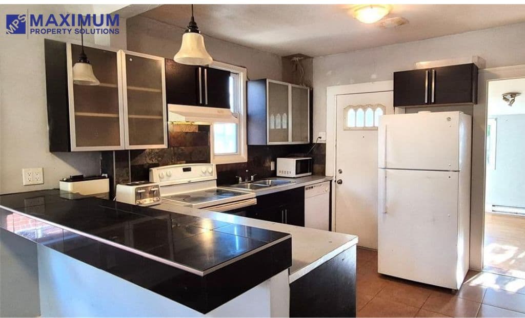 Maximum Property Solutions — 4 Bedroom(s) and 2 Bathroom(s) - Photo 4