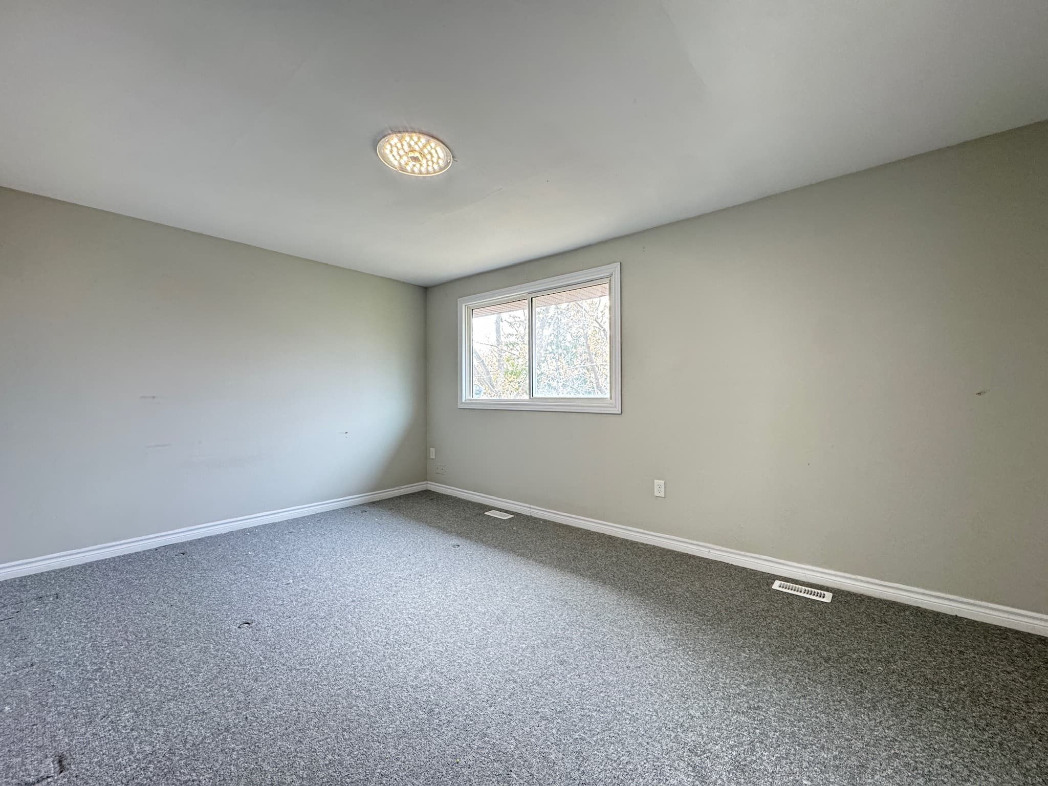 Whitehall Apartments — 14 - Photo 11