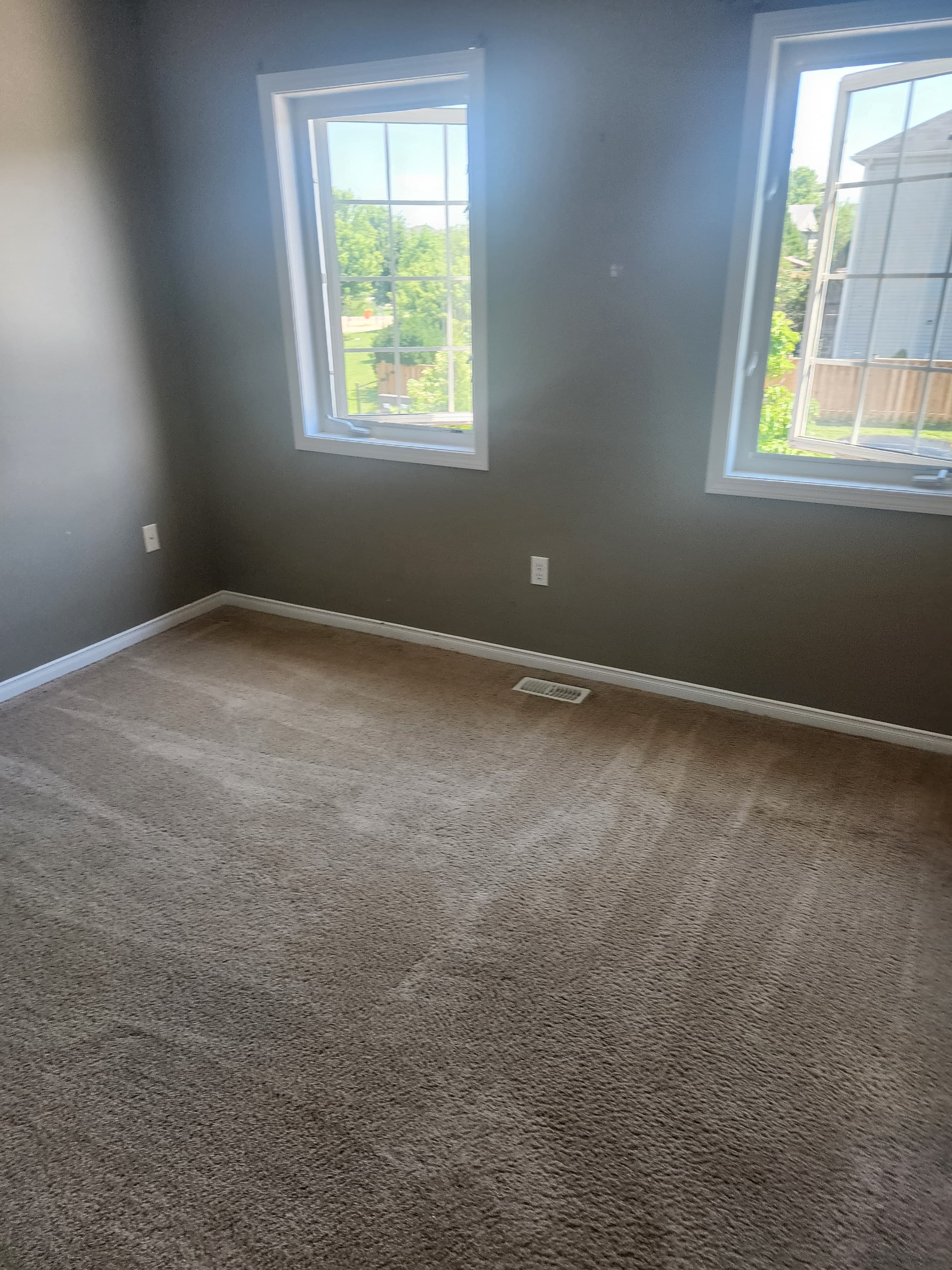 K-W Property Management — 4 Bedroom(s) and 2.5 Bathroom(s) - Photo 2