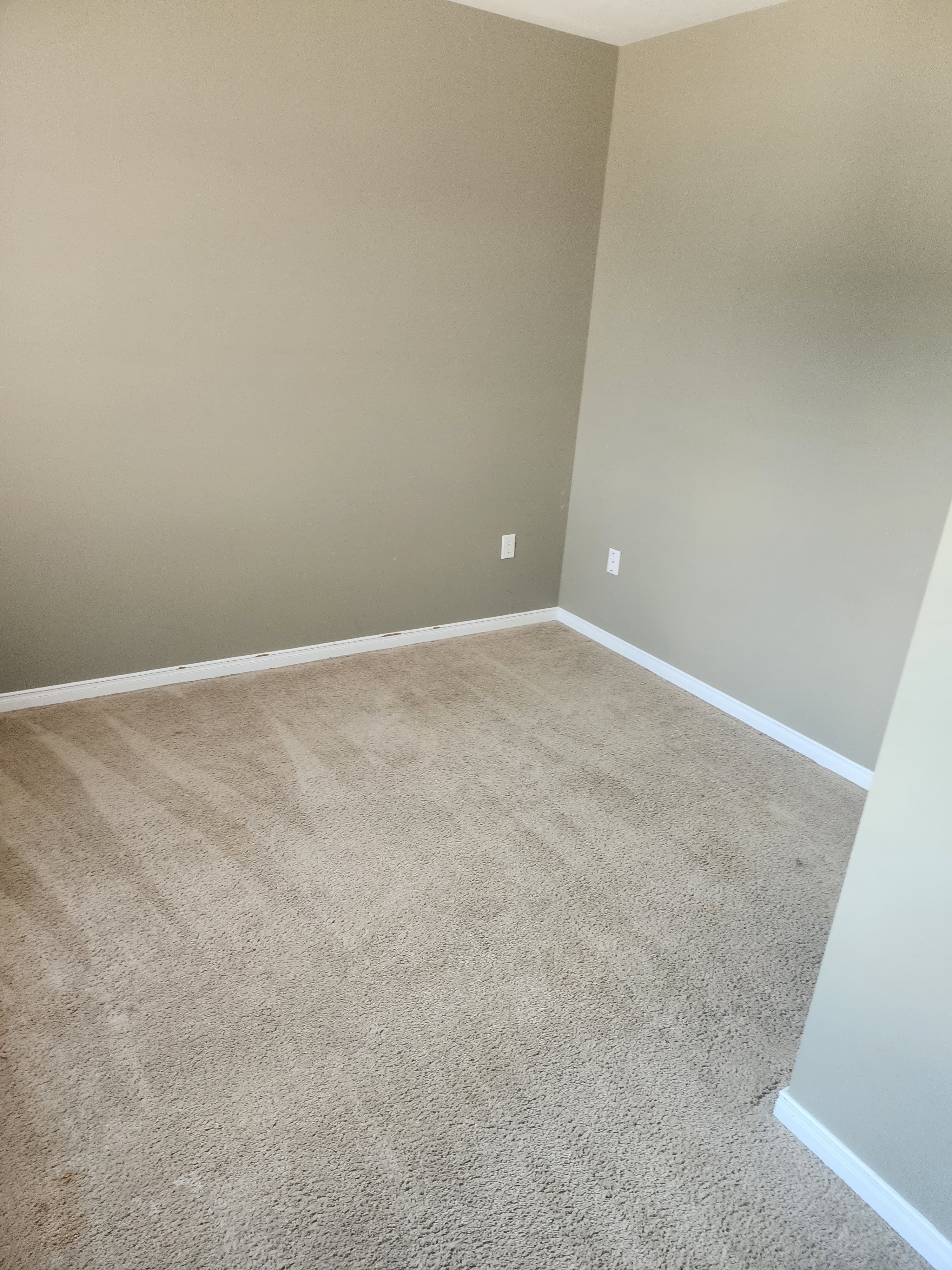 K-W Property Management — 4 Bedroom(s) and 2.5 Bathroom(s) - Photo 3