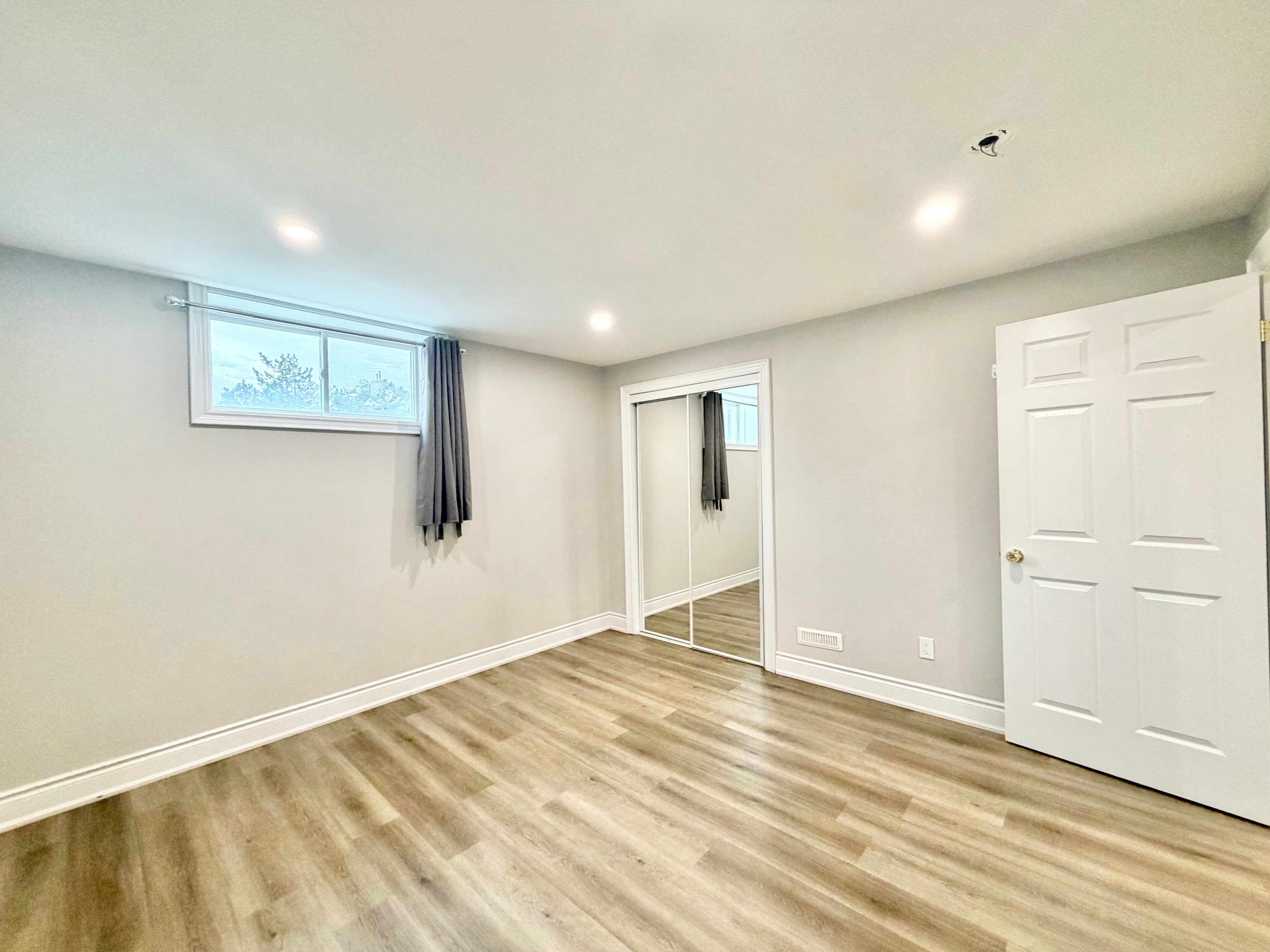 Metra Leasing — 2 Bedroom(s) and 1 Bathroom(s) - Photo 2