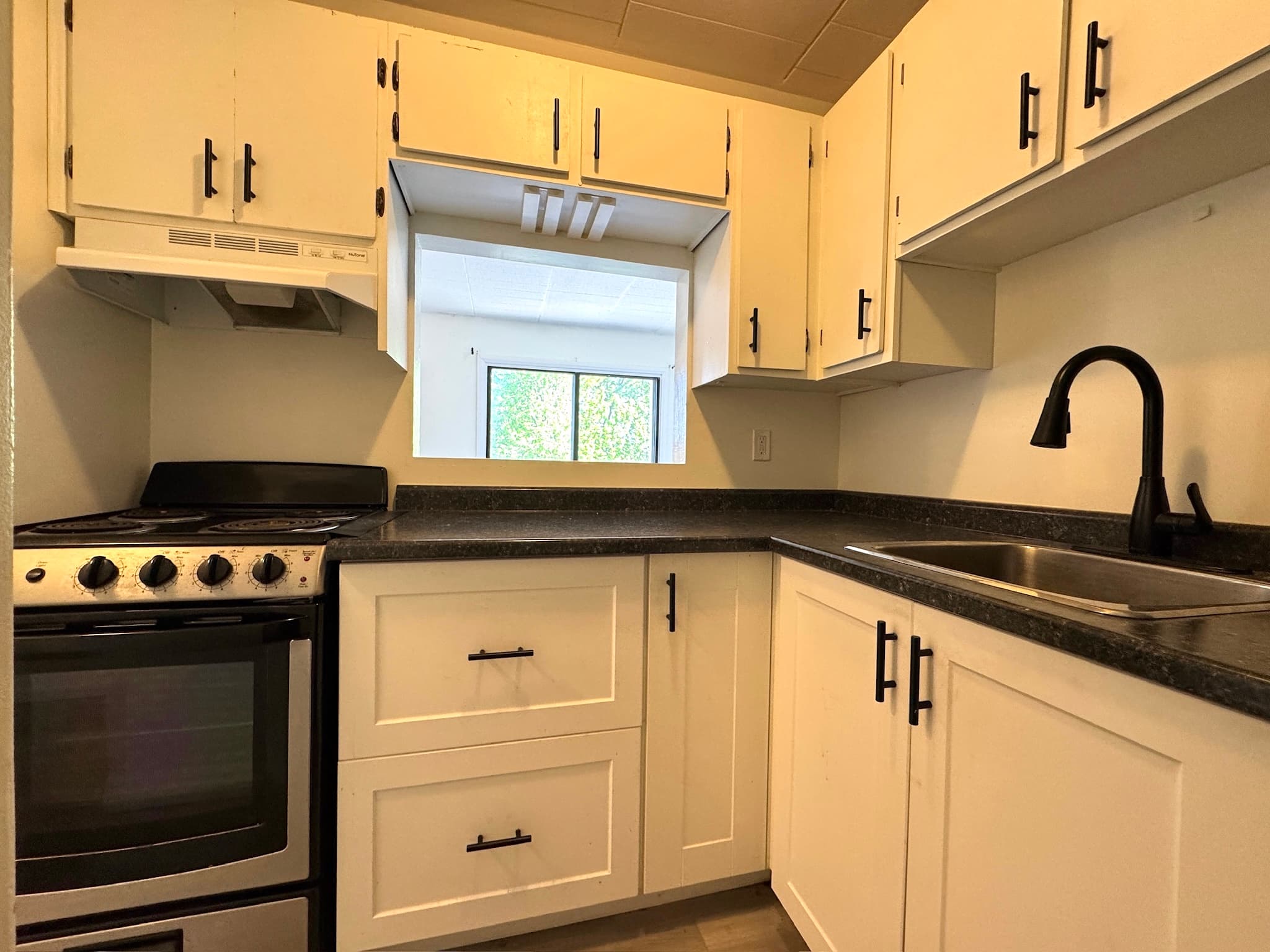 Whitehall Apartments — 103 - Photo 3