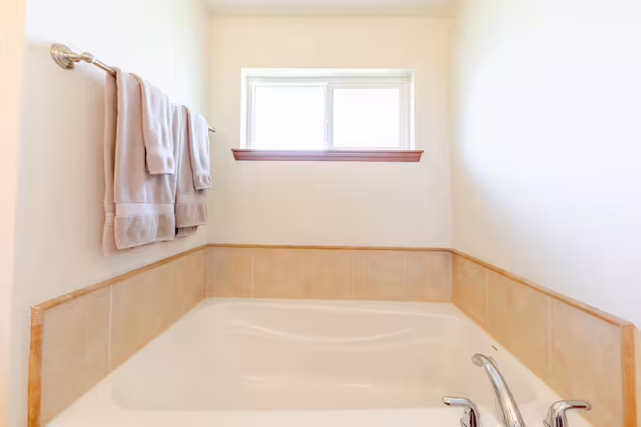 Rhenti — 4 Bedroom(s) and 2 Bathroom(s) - Photo 4