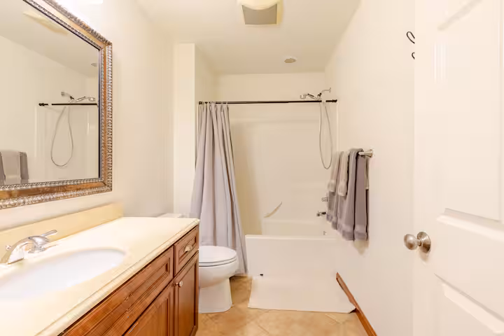 Rhenti — 4 Bedroom(s) and 2 Bathroom(s) - Photo 16
