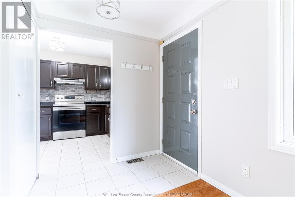 Maximum Property Solutions — 3 Bedroom(s) and 1 Bathroom(s) - Photo 3
