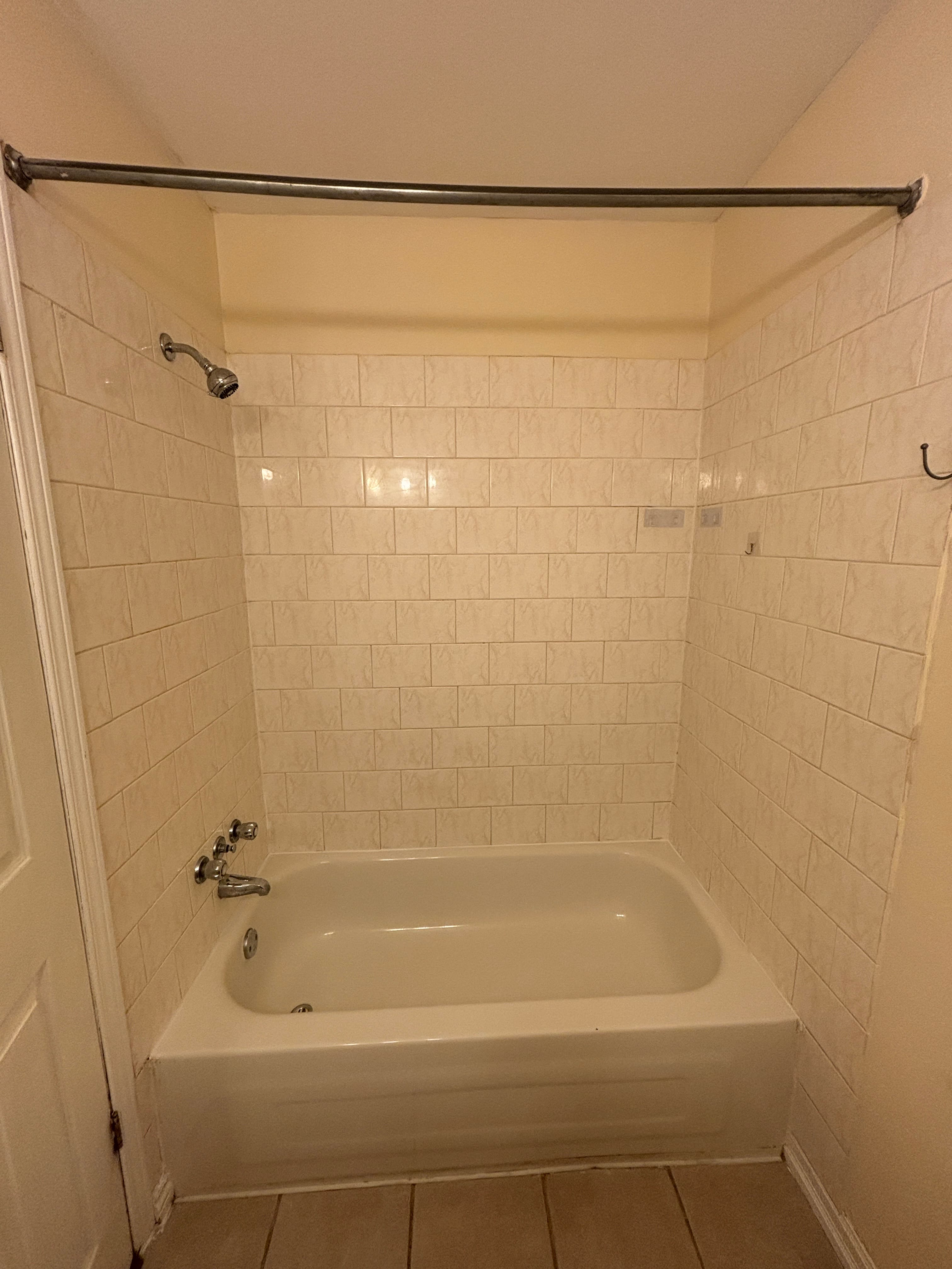 Urchin Property Management Inc. — 3 Bedroom(s) and 1.5 Bathroom(s) - Photo 12