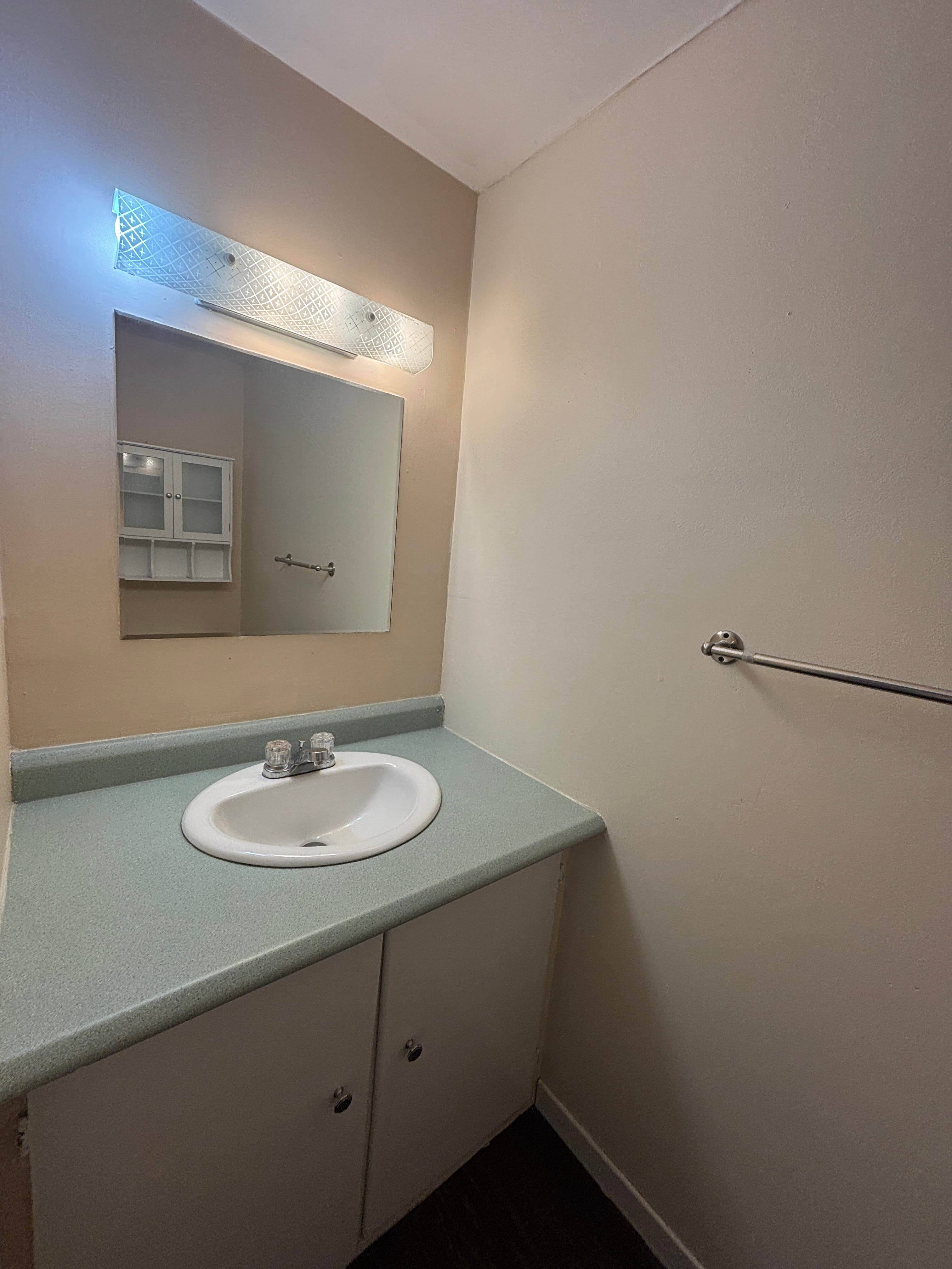 Urchin Property Management Inc. — 3 Bedroom(s) and 1.5 Bathroom(s) - Photo 15