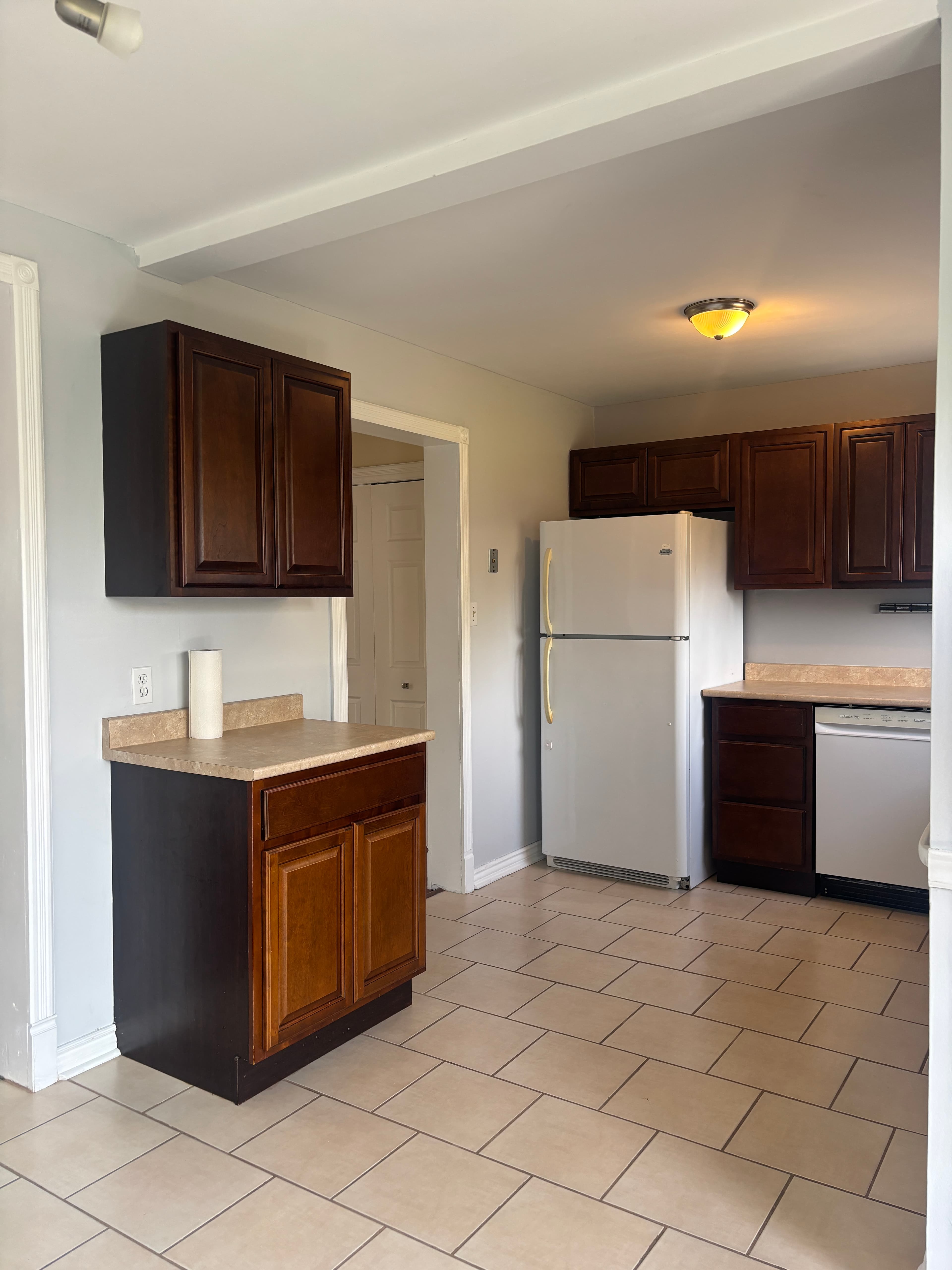 Urchin Property Management Inc. — 3 Bedroom(s) and 1.5 Bathroom(s) - Photo 4