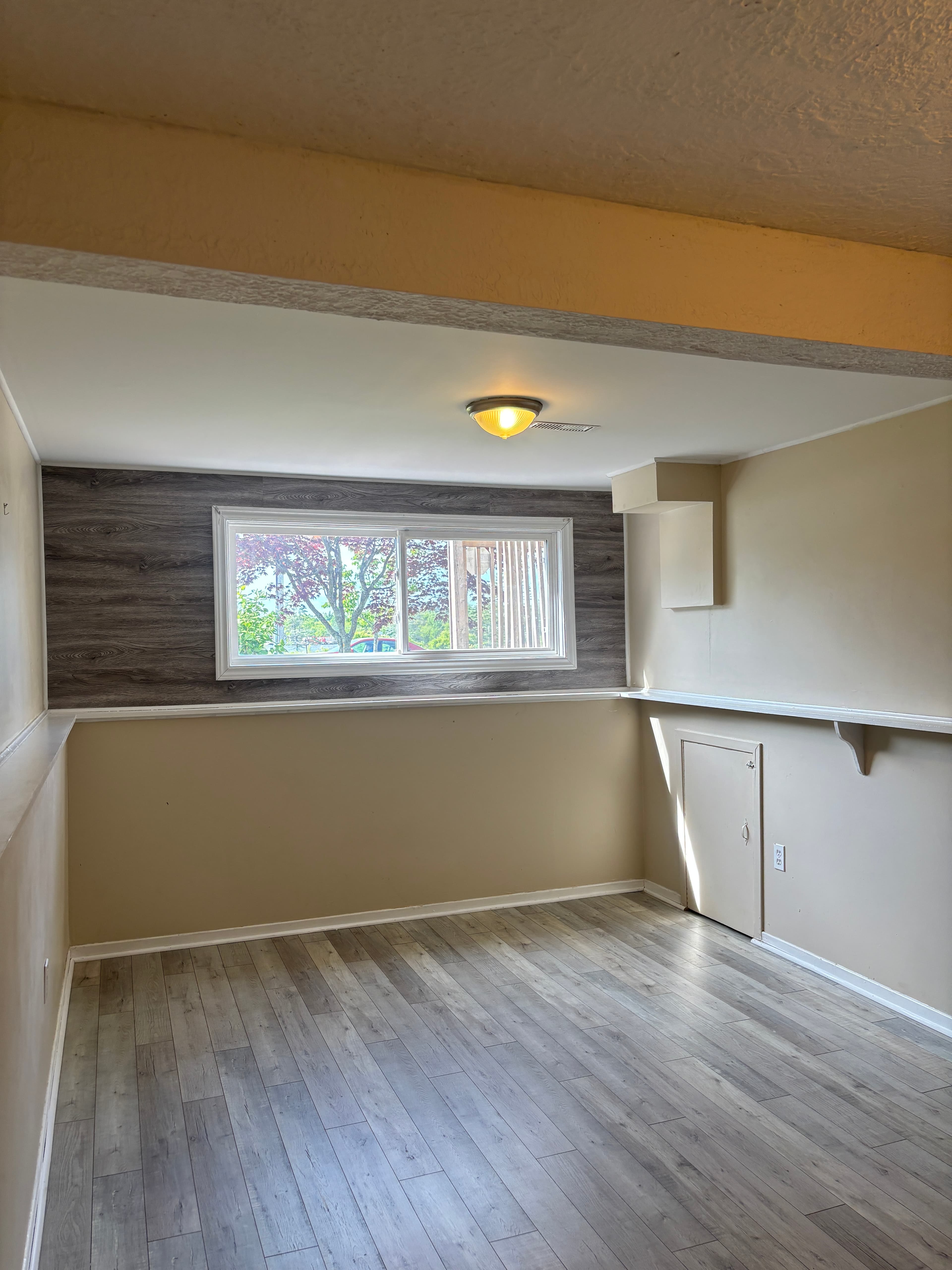 Urchin Property Management Inc. — 3 Bedroom(s) and 1.5 Bathroom(s) - Photo 13