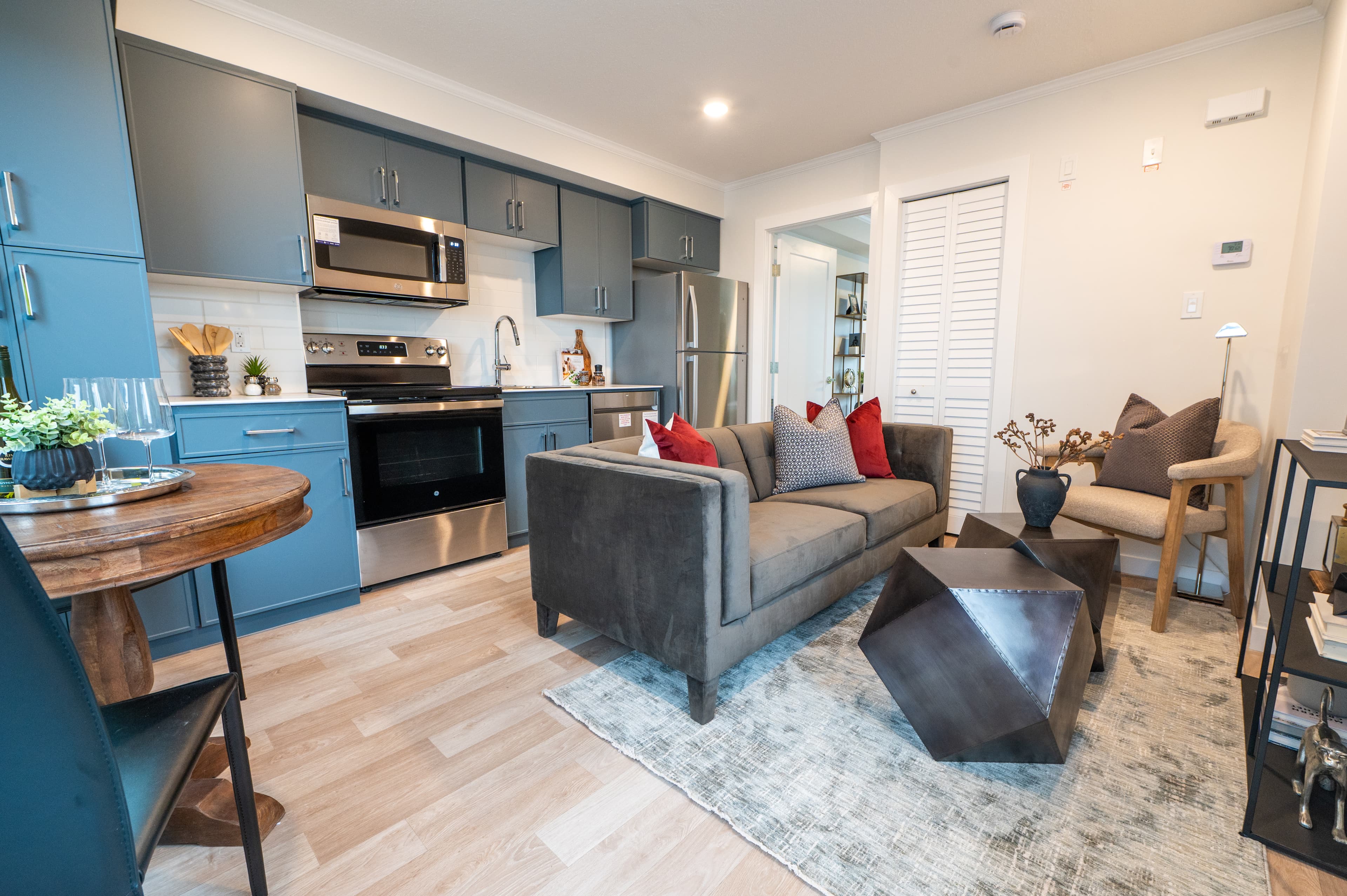 Equium Group — 402 - Photo 2