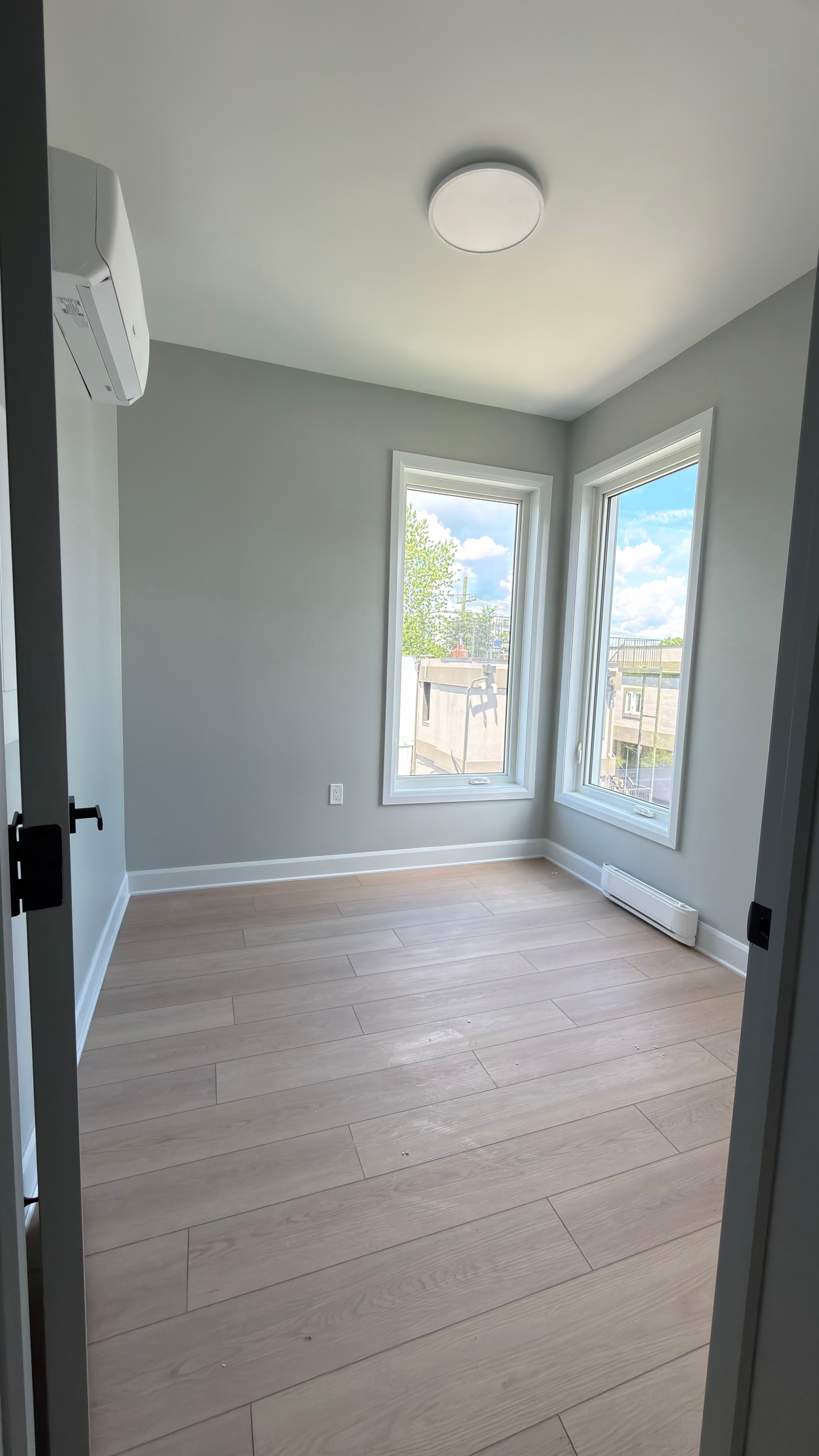 Ottawa Prime Properties — 5 Bedroom(s) and 3 Bathroom(s) - Photo 2