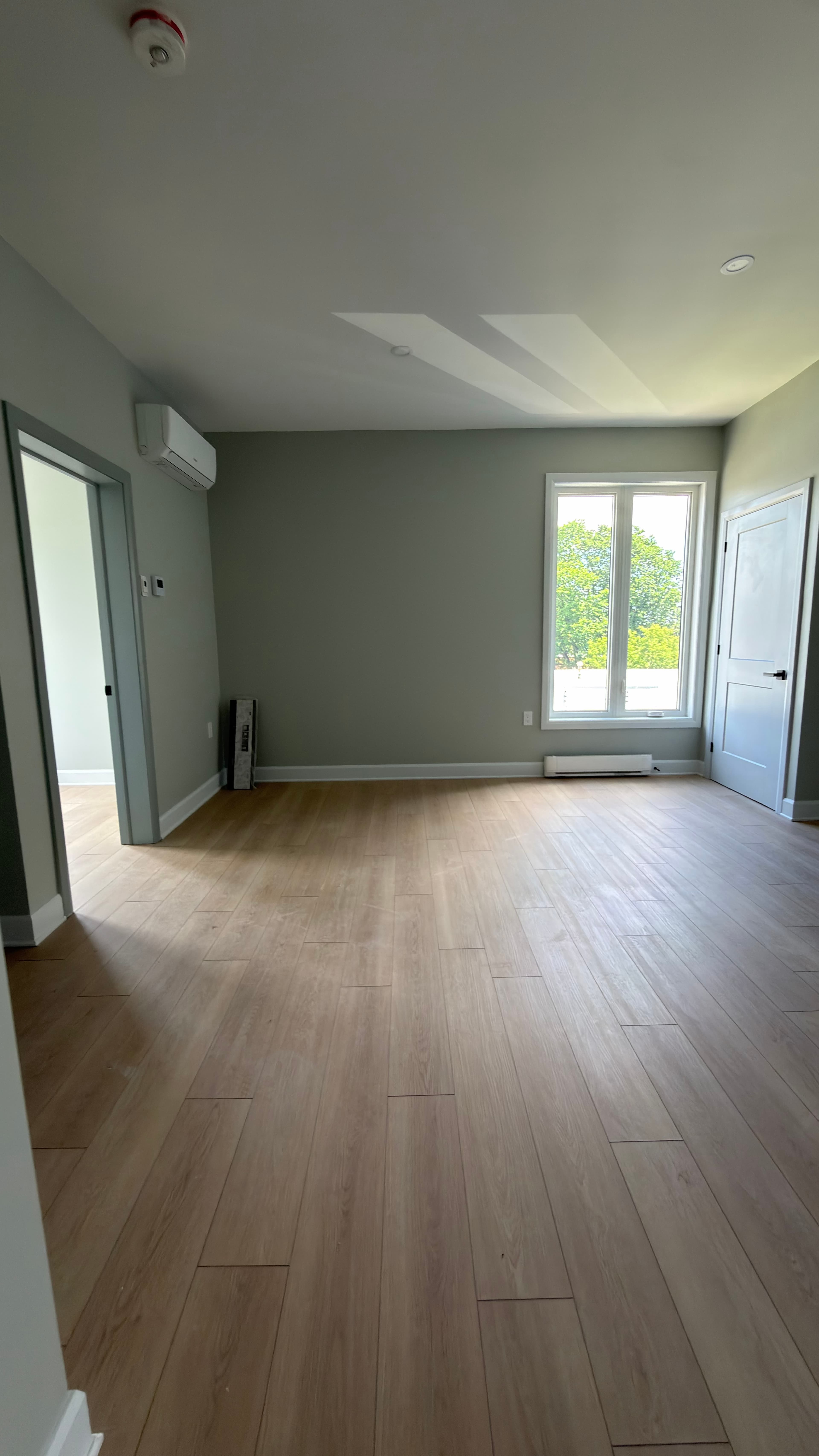 Ottawa Prime Properties — 5 Bedroom(s) and 3 Bathroom(s) - Photo 3