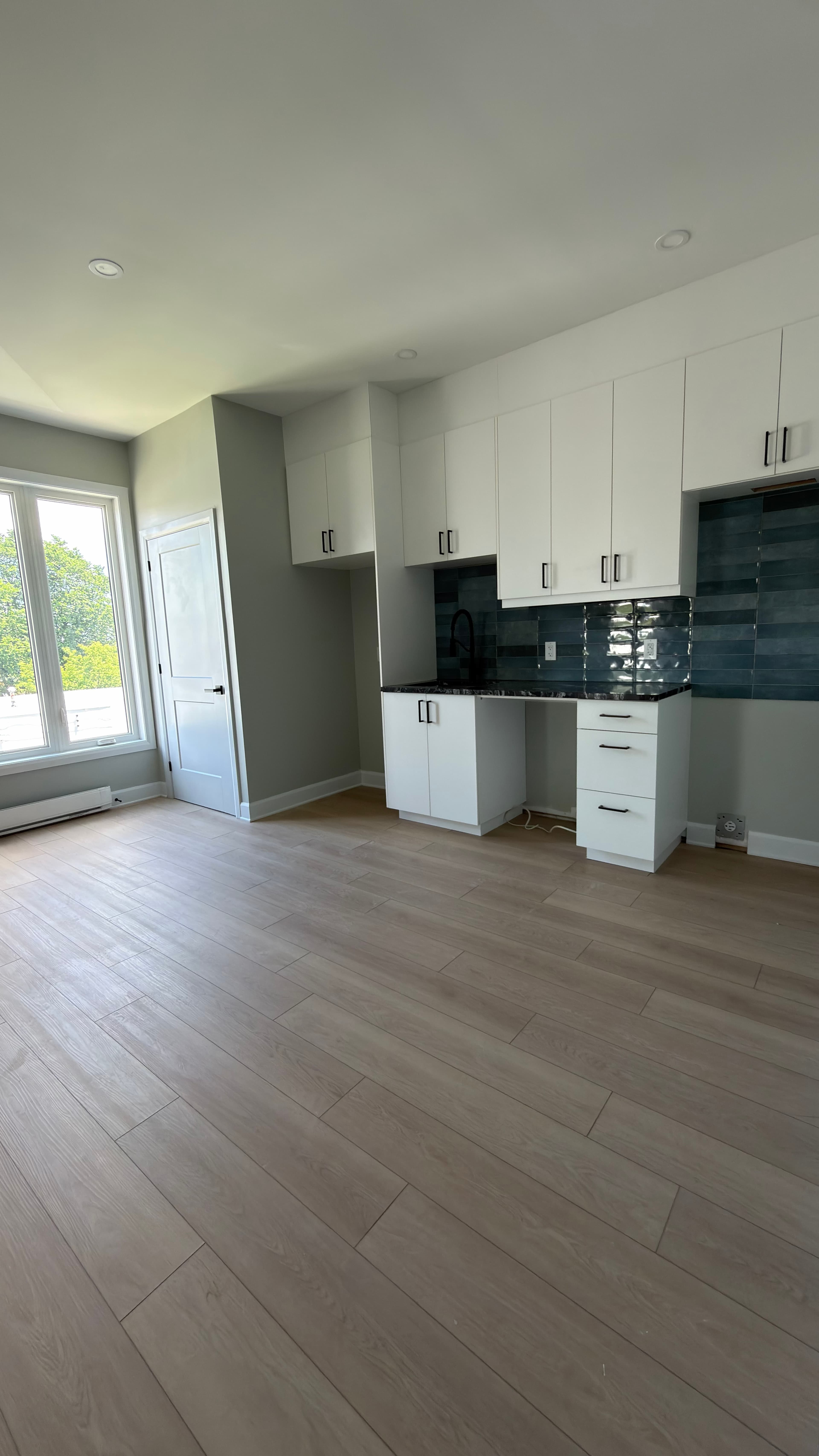 Ottawa Prime Properties — 5 Bedroom(s) and 3 Bathroom(s) - Photo 1