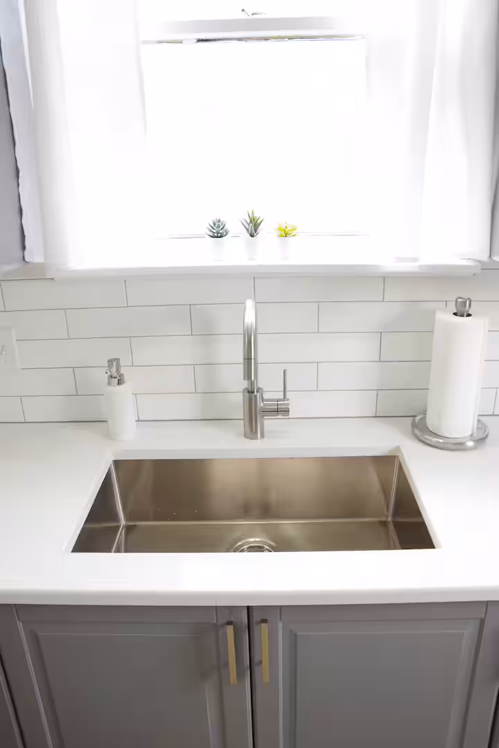 Rhenti — 4 Bedroom(s) and 2 Bathroom(s) - Photo 4