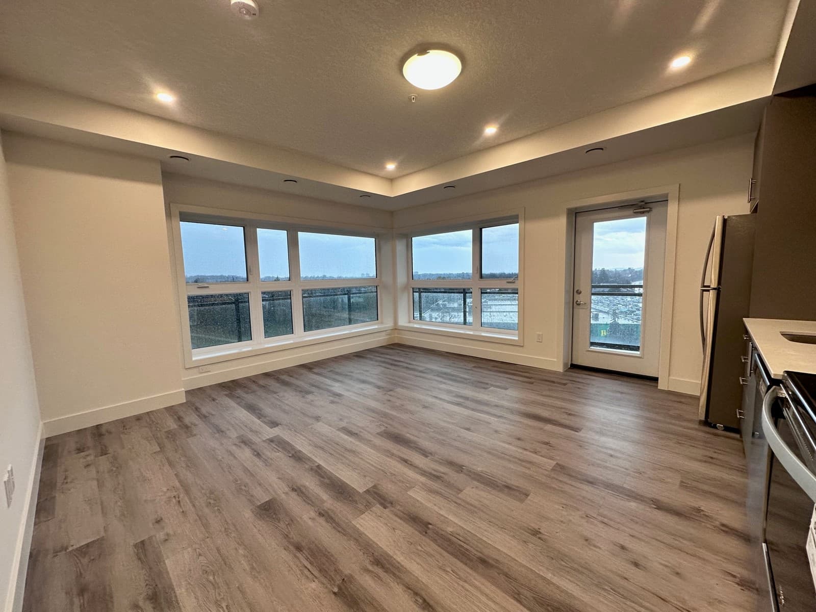 K-W Property Management — 411 - Photo 3