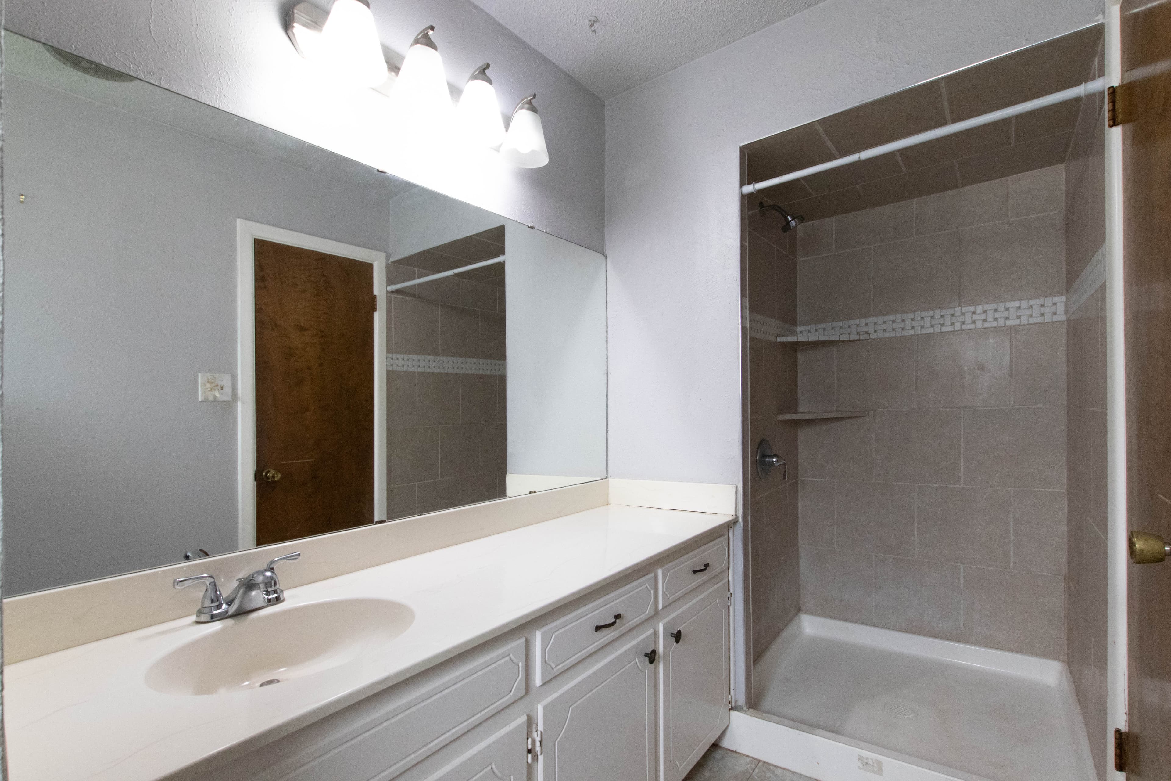Scott Brown Properties — 3 Bedroom(s) and 2 Bathroom(s) - Photo 10
