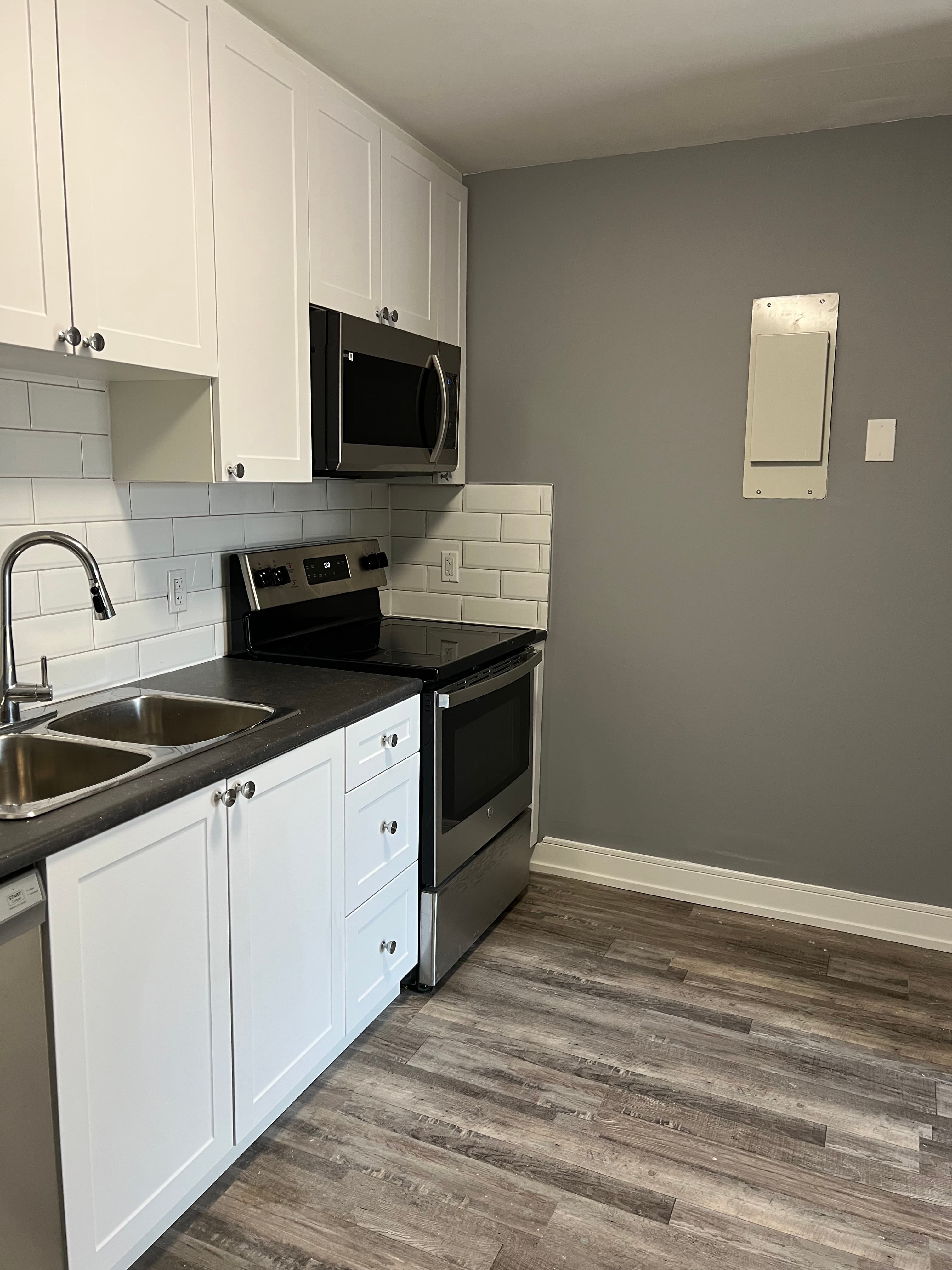 Whitehall Apartments — 305 - Photo 14