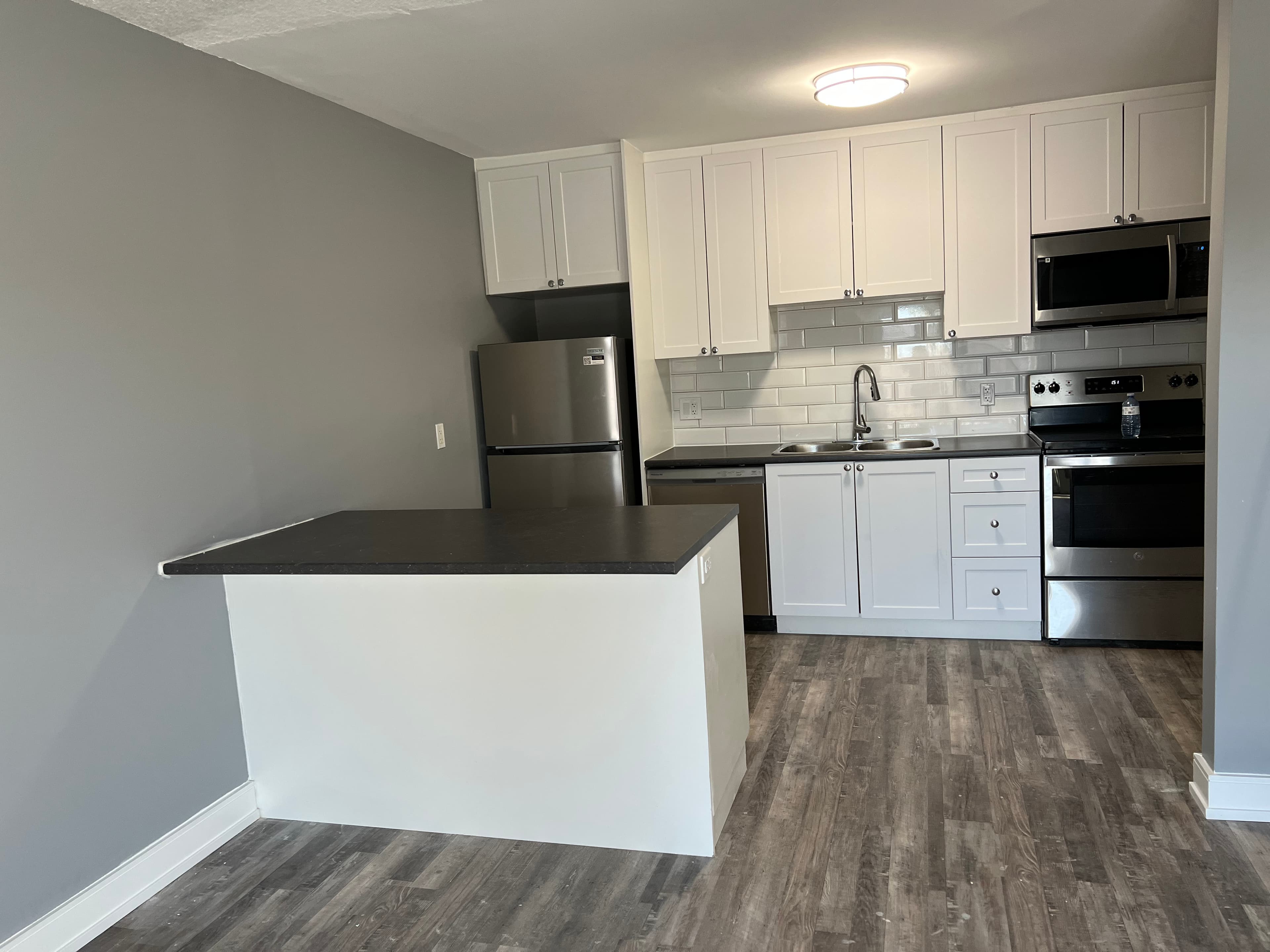 Whitehall Apartments — 305 - Photo 19