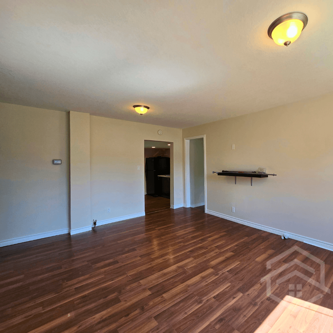 Oversight PM — 3 Bedroom(s) and 1 Bathroom(s) - Photo 3