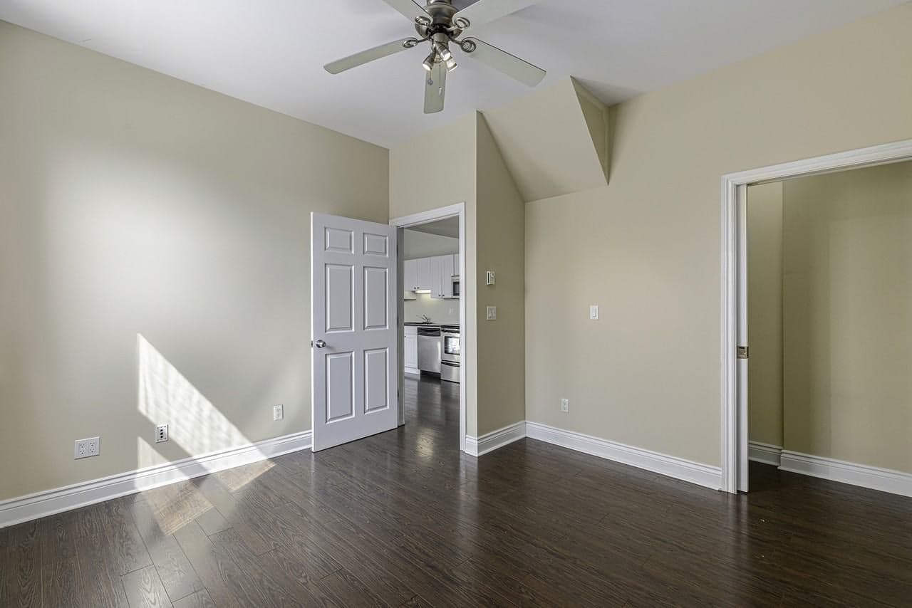 329 Johnson Street — 4 - Photo 6