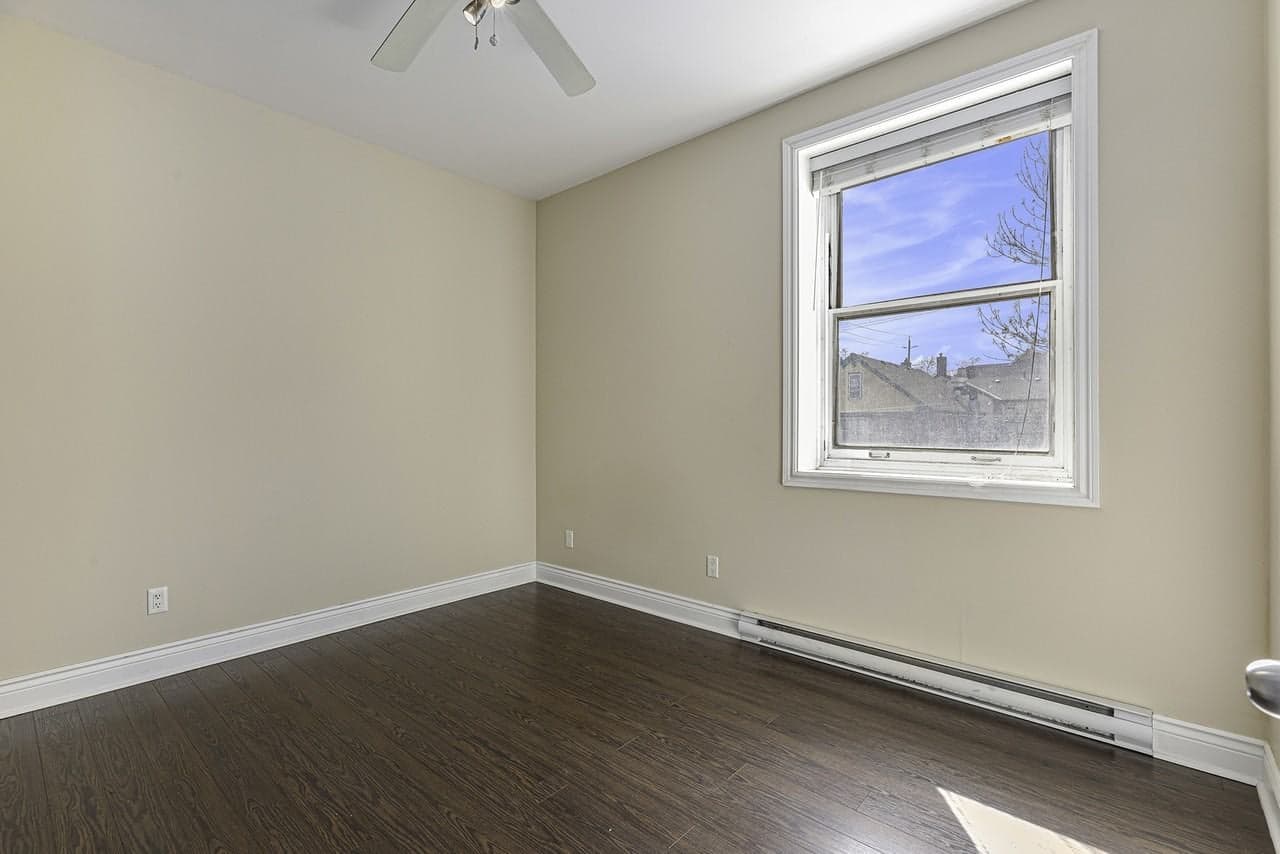 329 Johnson Street — 4 - Photo 5