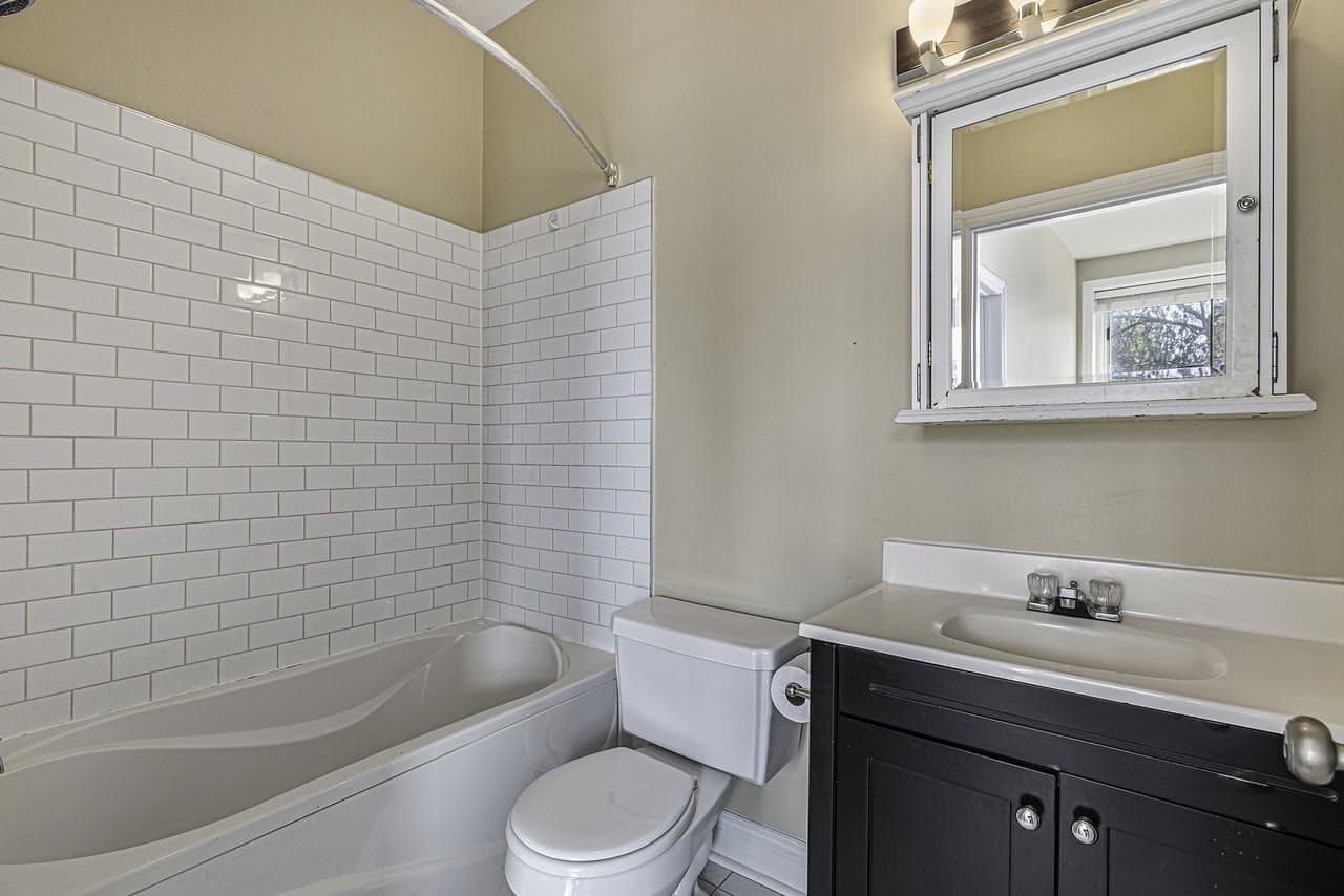 329 Johnson Street — 4 - Photo 7