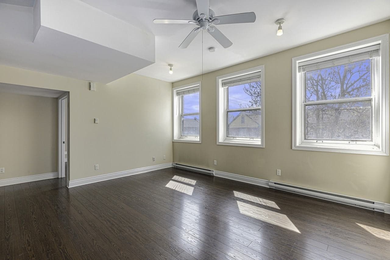 329 Johnson Street — 4 - Photo 4