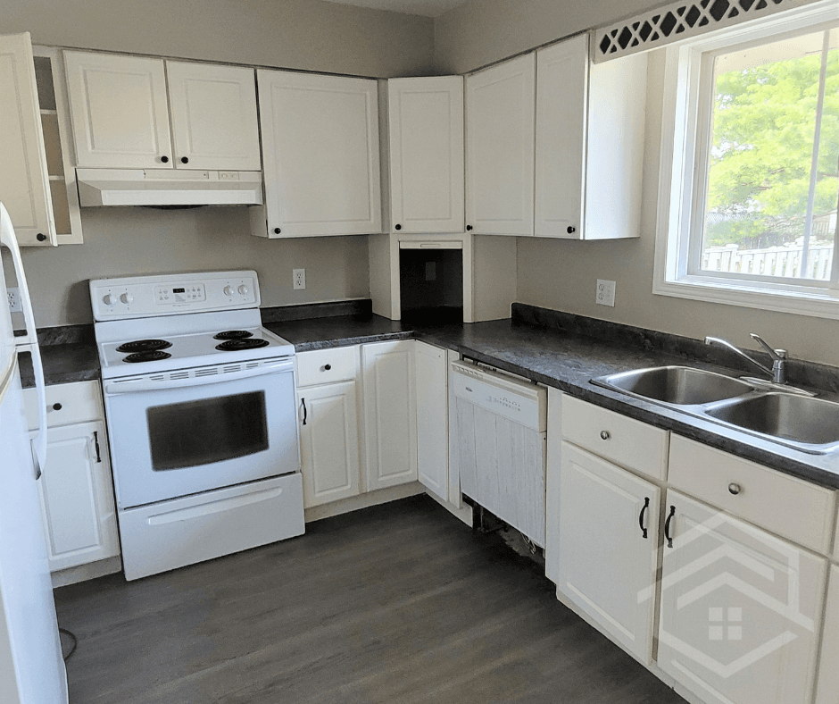 Oversight PM — 3 Bedroom(s) and 1.5 Bathroom(s) - Photo 2