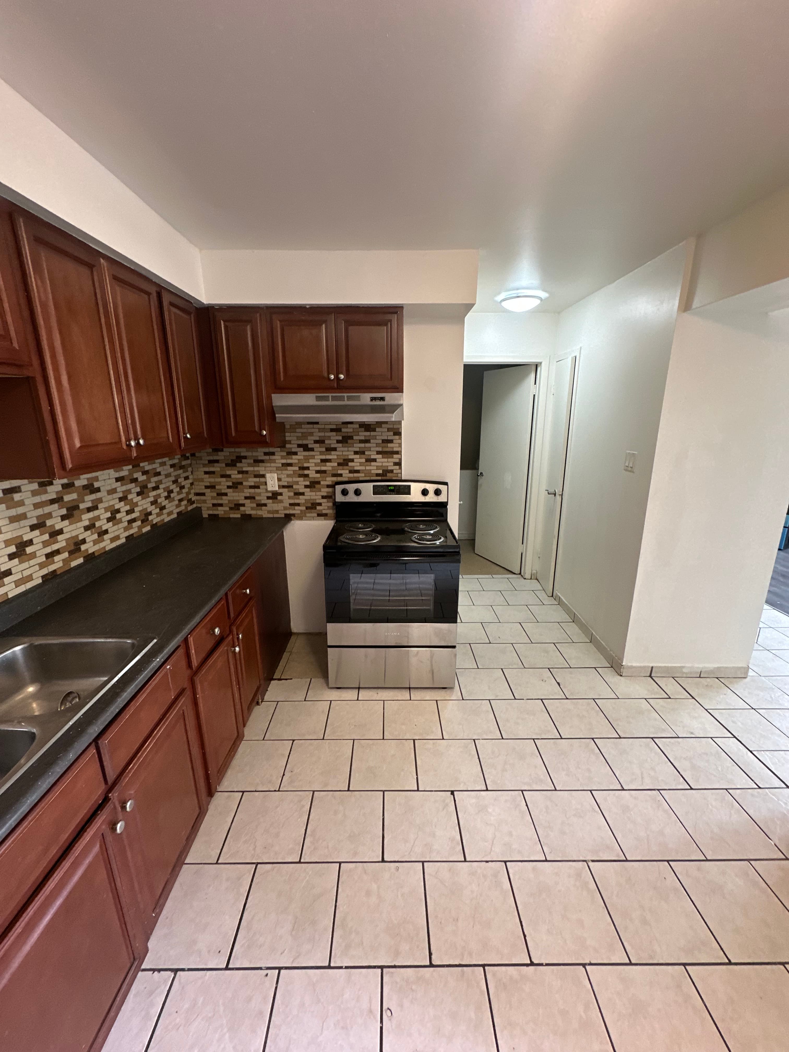 Whitehall Apartments — 42 - Photo 5