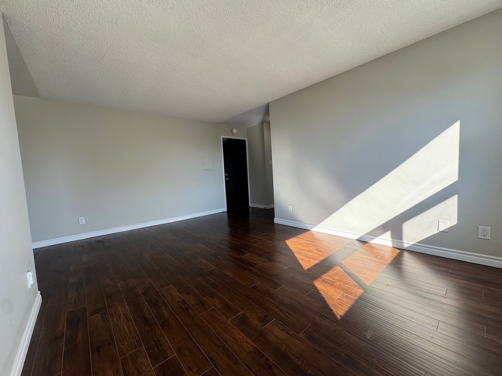 Whitehall Apartments — 14 - Photo 30