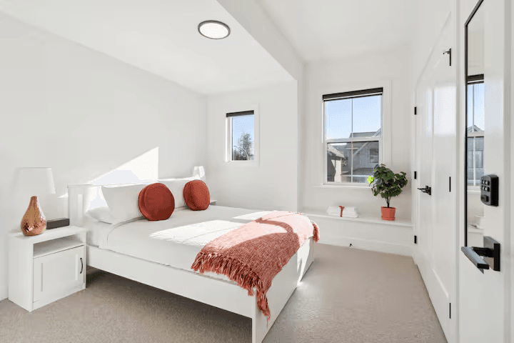Rhenti — 4 Bedroom(s) and 3.5 Bathroom(s) - Photo 4
