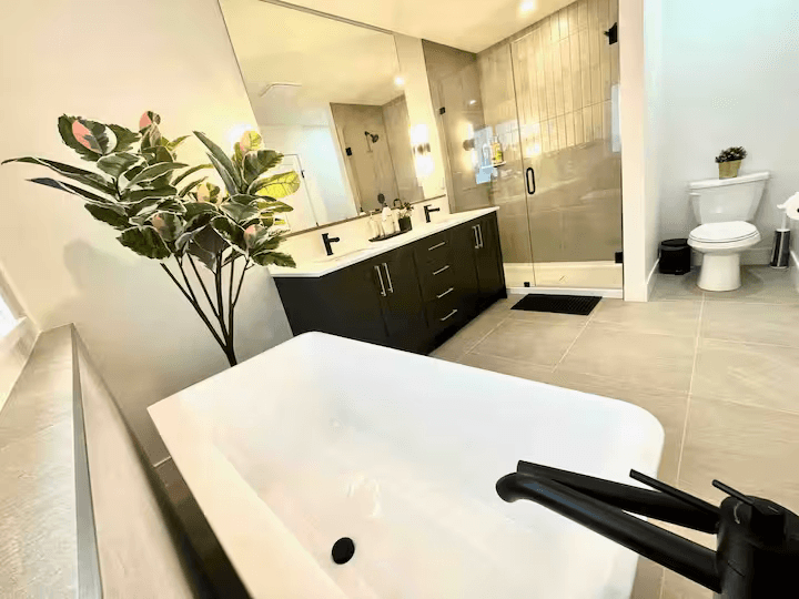 Rhenti — 4 Bedroom(s) and 3.5 Bathroom(s) - Photo 16