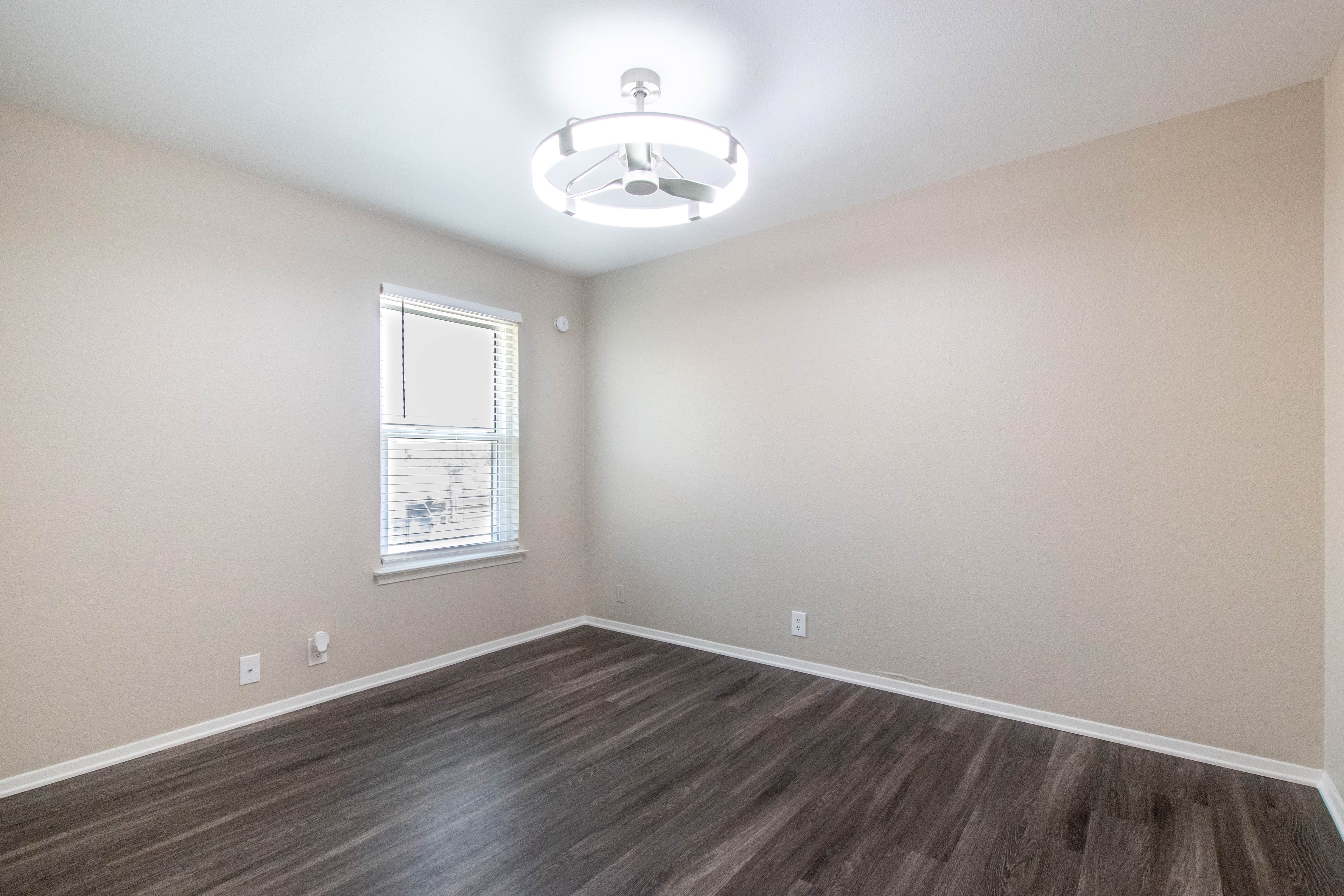 Scott Brown Properties — 2x1.5 - Photo 8