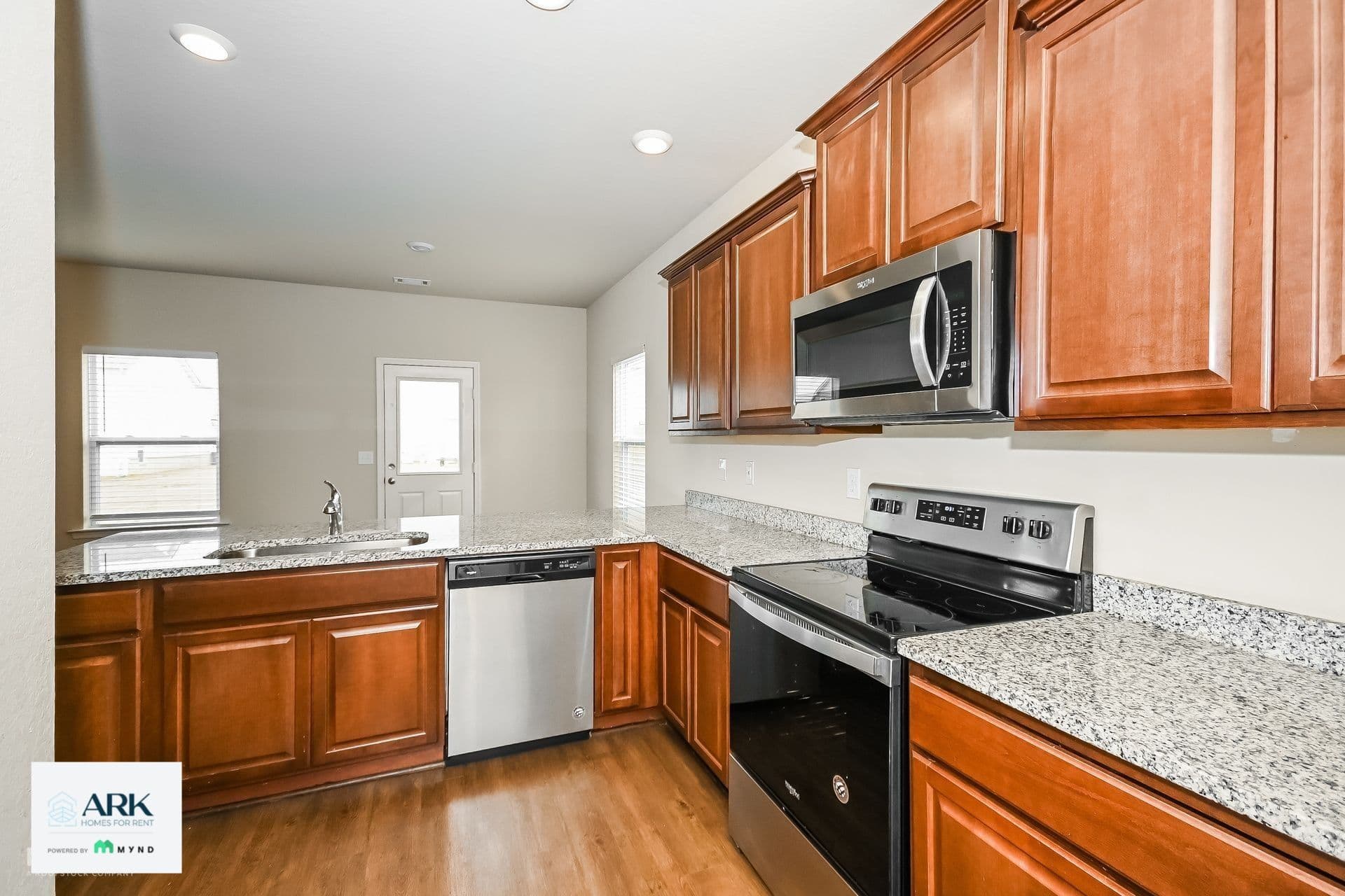 MYND — 3 Bedroom(s) and 2.5 Bathroom(s) - Photo 3