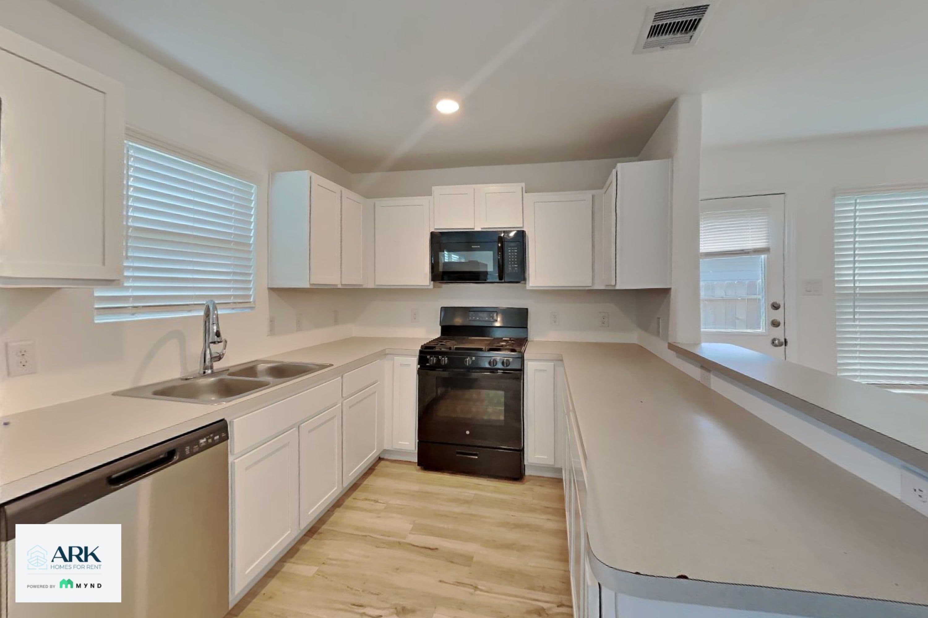 MYND — 4 Bedroom(s) and 2.5 Bathroom(s) - Photo 4