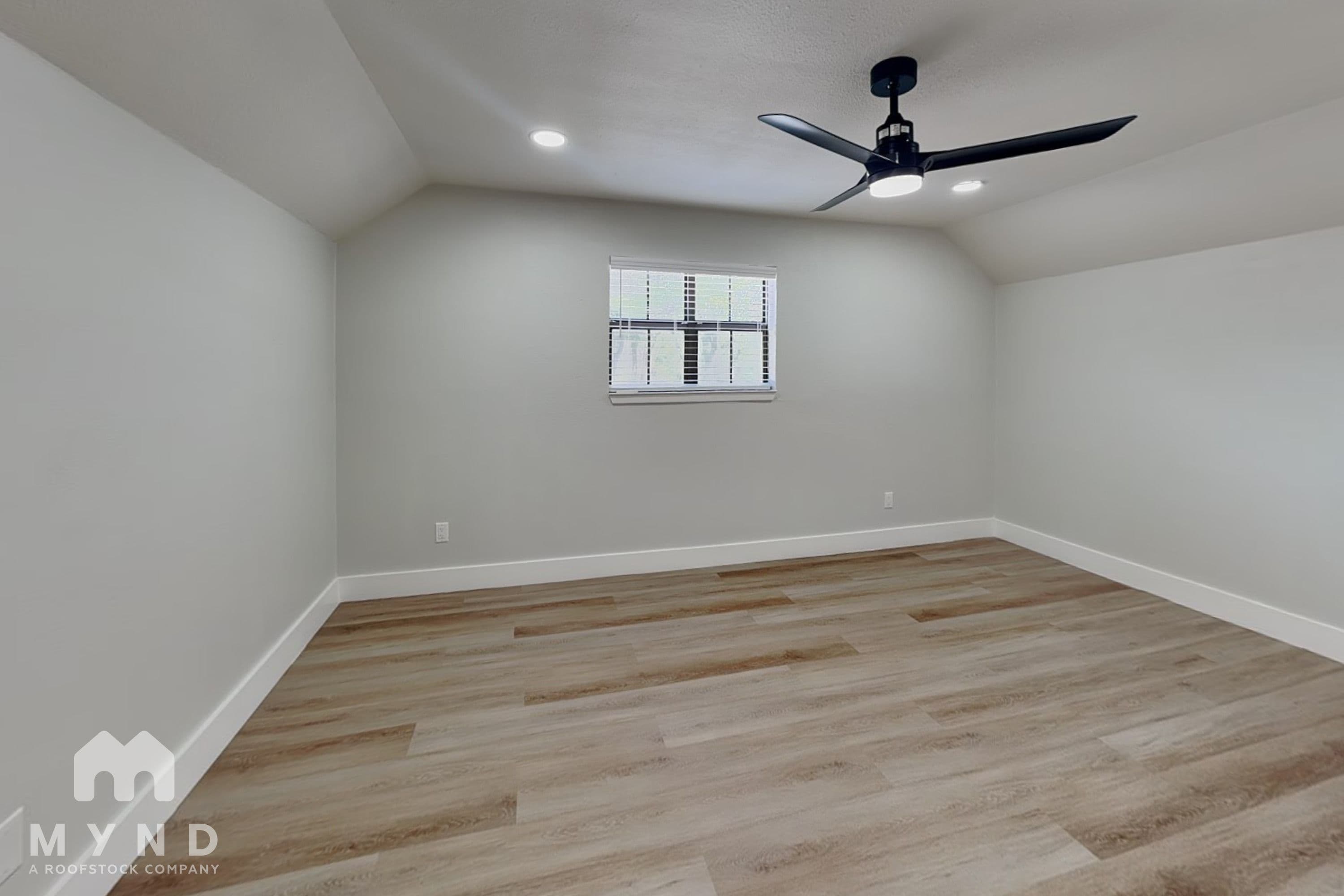 MYND — 5 Bedroom(s) and 3.5 Bathroom(s) - Photo 21