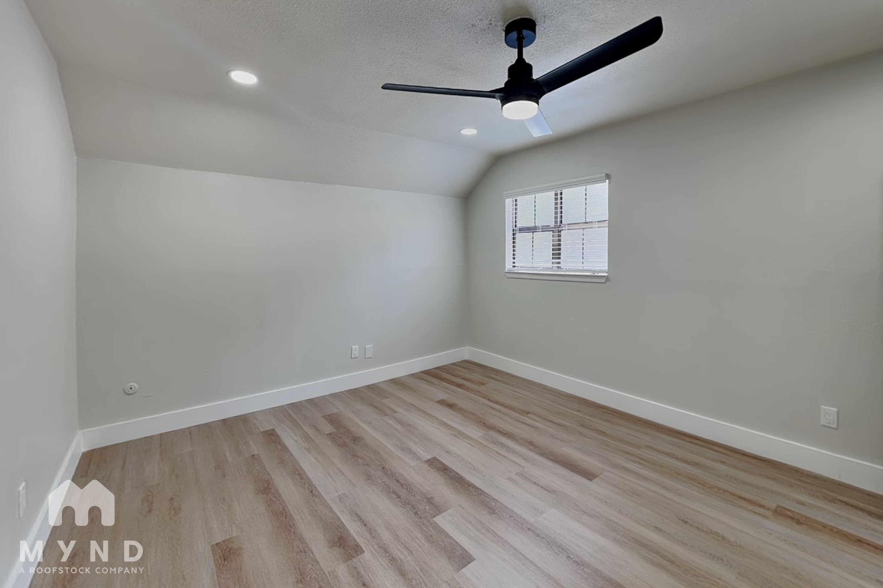 MYND — 5 Bedroom(s) and 3.5 Bathroom(s) - Photo 23
