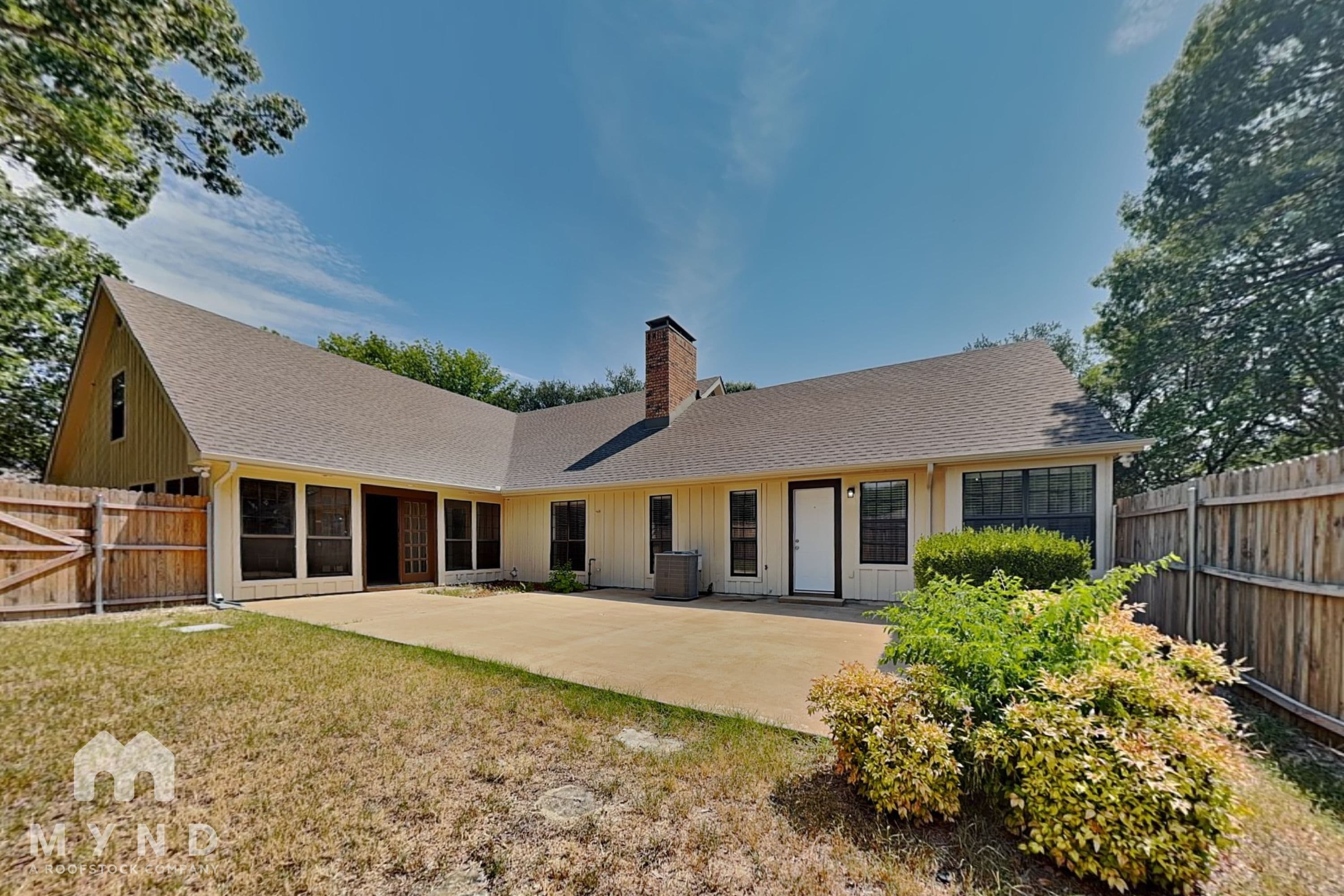 MYND — 5 Bedroom(s) and 3.5 Bathroom(s) - Photo 29