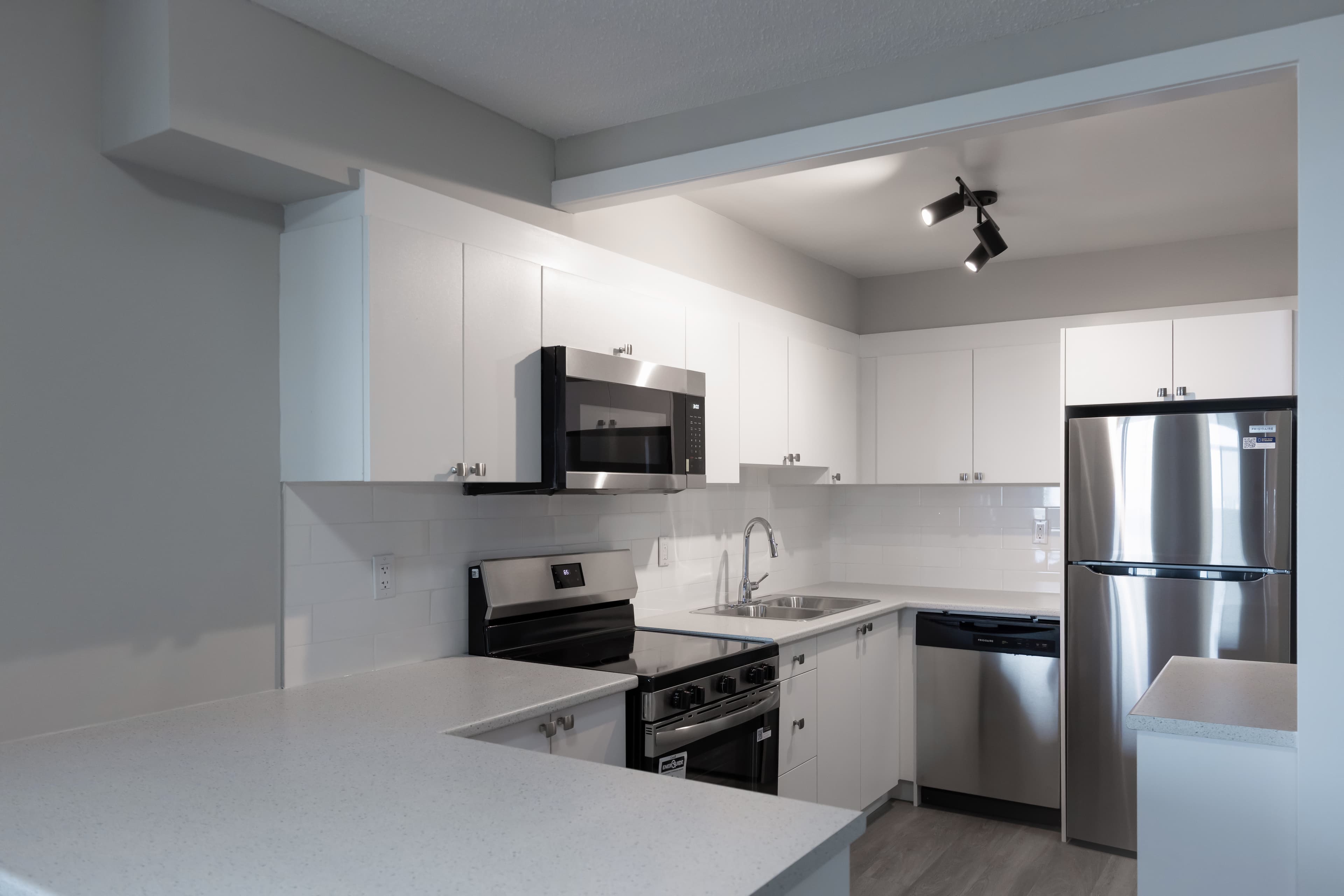 Kaneff — Unit C - Photo 22