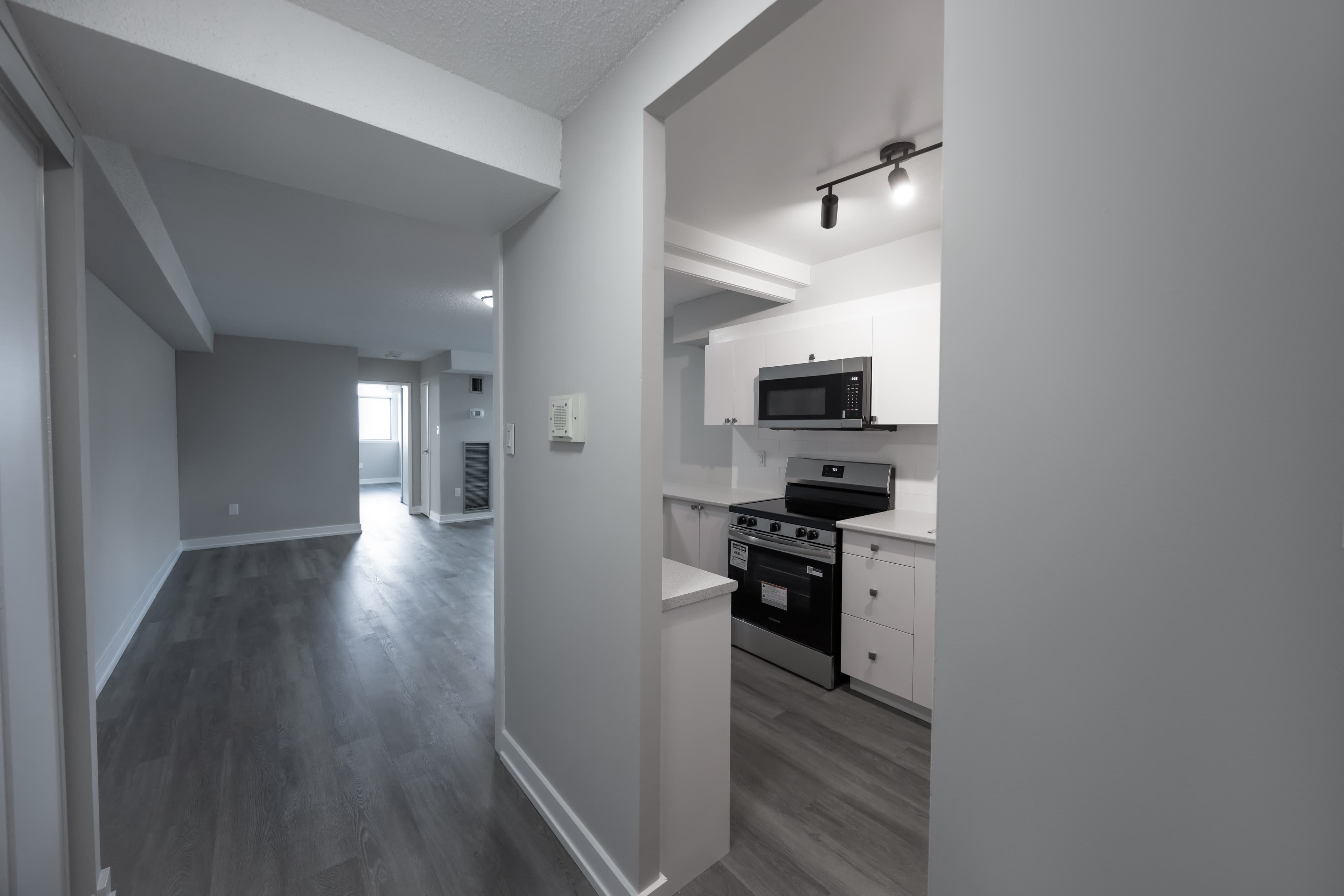 Kaneff — Unit C - Photo 23
