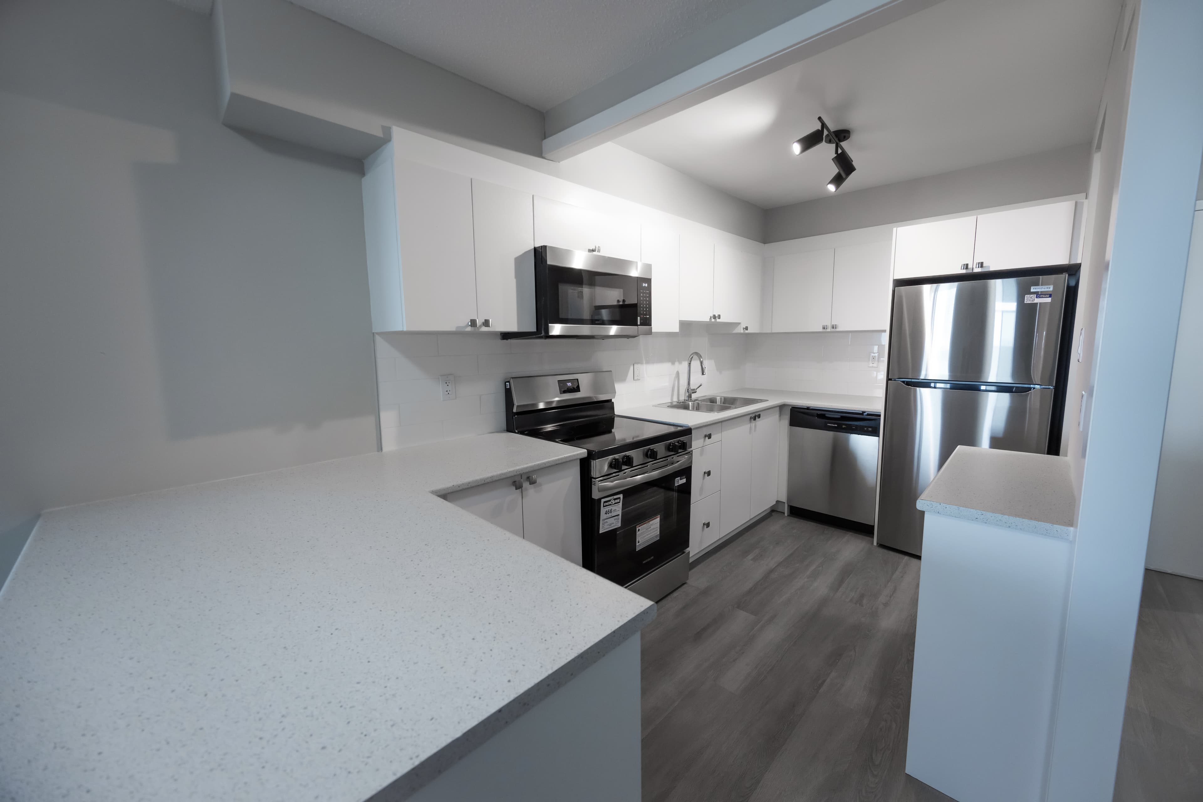 Kaneff — Unit C - Photo 26