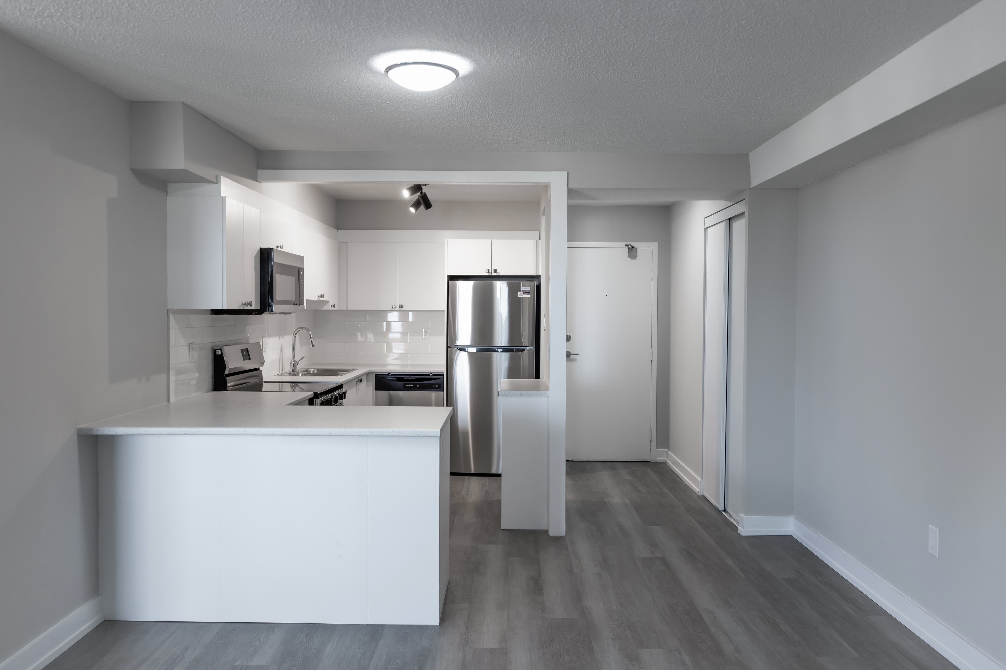 Kaneff — Unit C - Photo 27