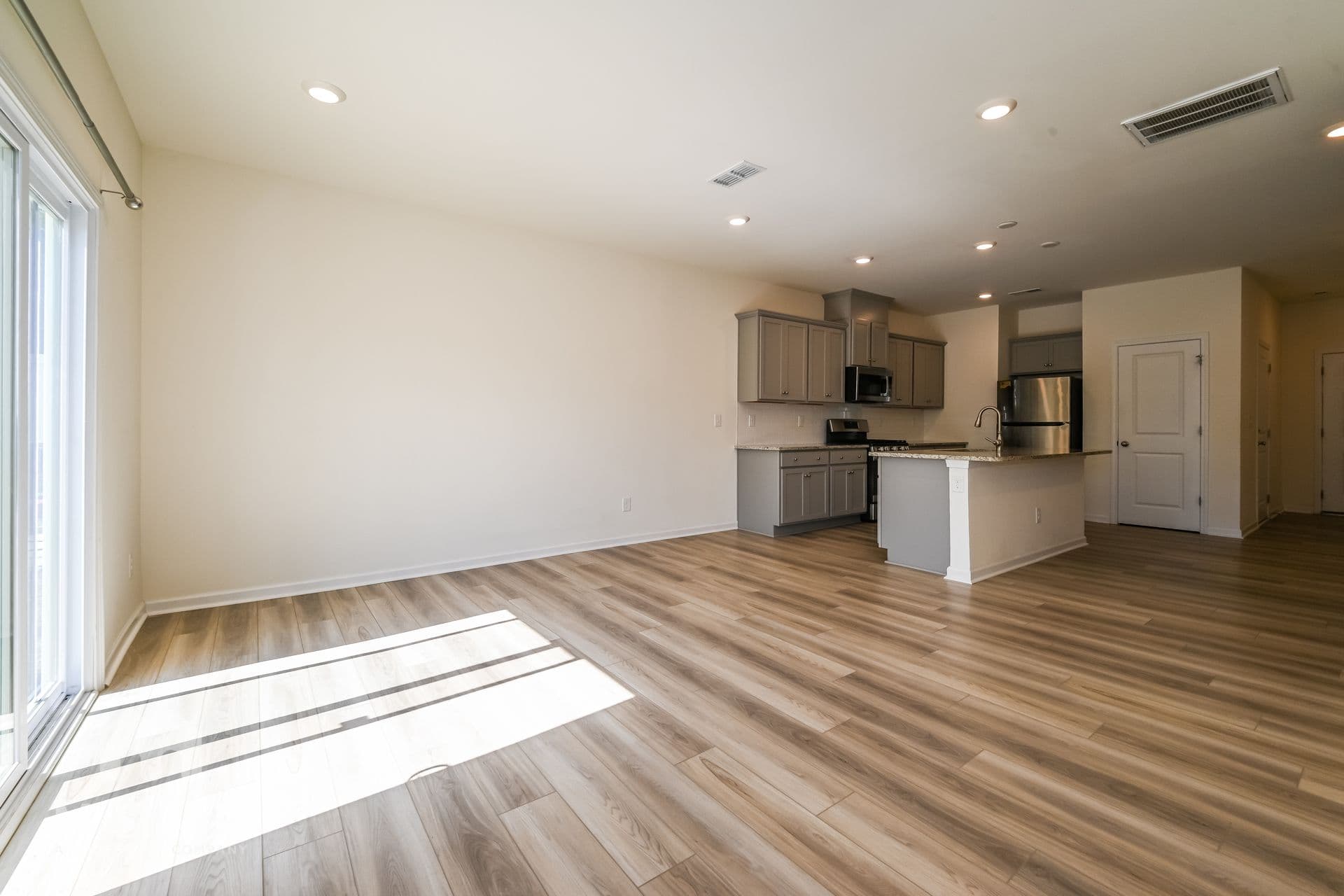 MYND — 3 Bedroom(s) and 2.5 Bathroom(s) - Photo 8