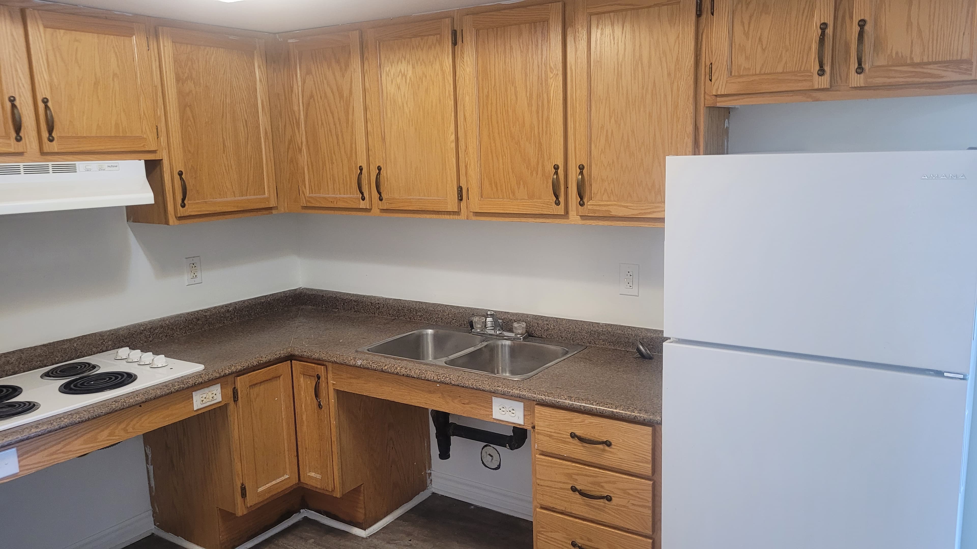 Whitehall Apartments — 43-0001 - Photo 6
